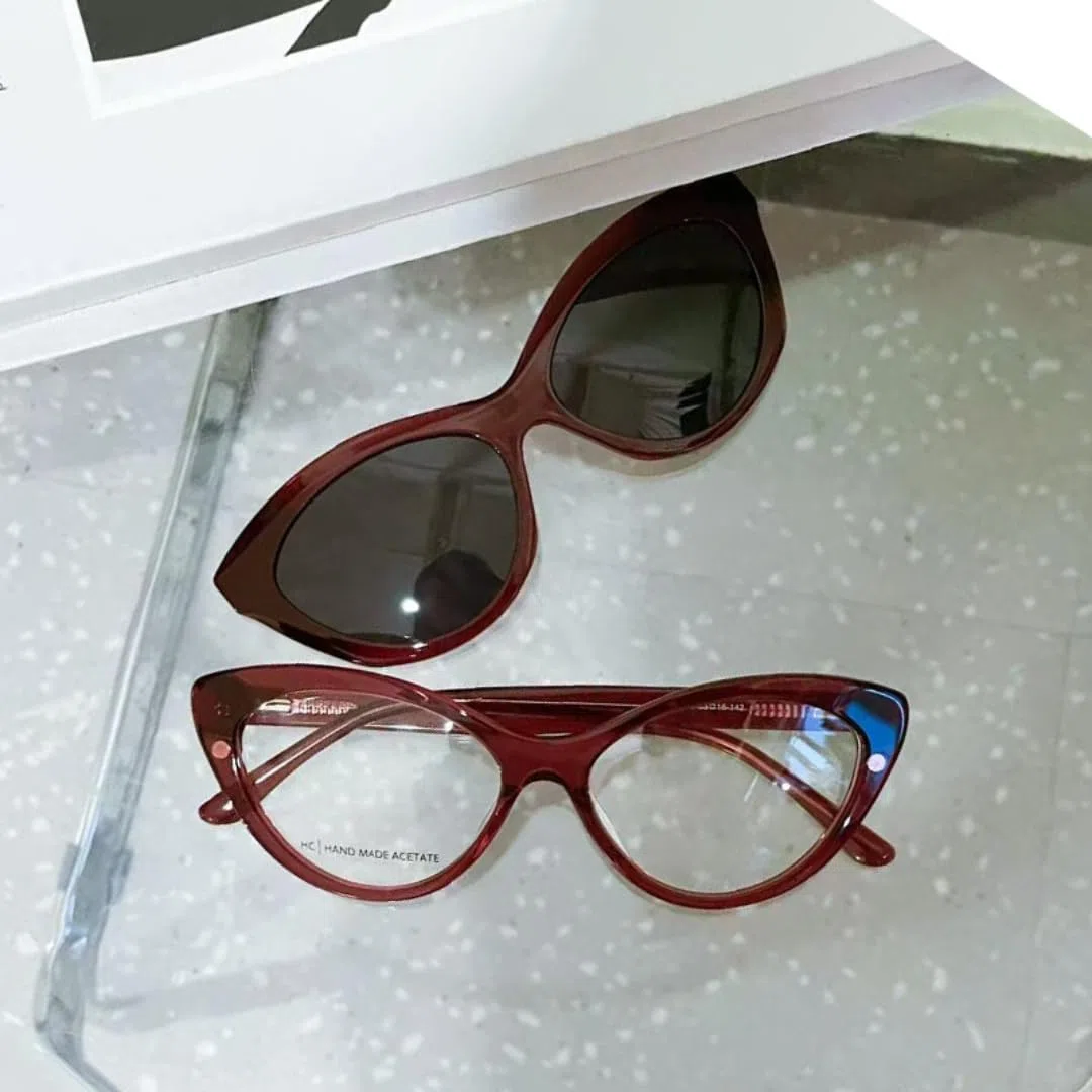 Gafas de sol polarizadas con clip magnético para mujer. Montura de gafas graduadas.
