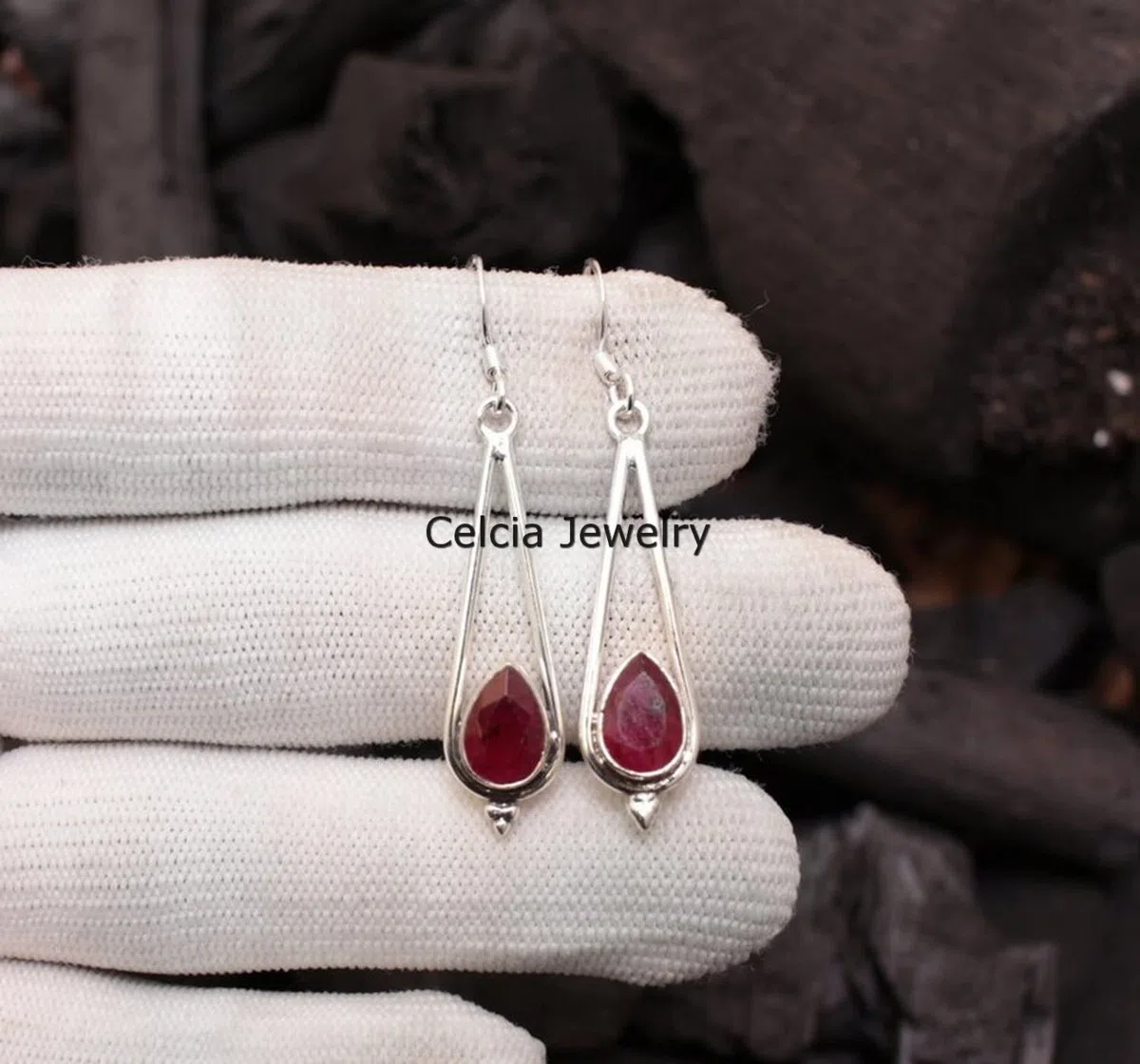 Pendientes colgantes de plata de ley 925 maciza para mujer, pendientes de piedra natal de julio hechos a mano únicos con piedra preciosa de pera facetada de rubí genuino