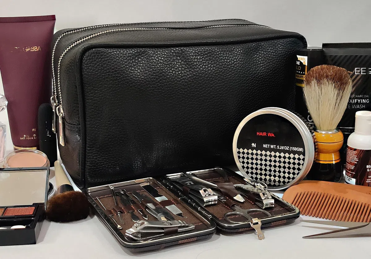 Neceser de Viaje Hecho a Mano de Cuero Genuino - Neceser Kit de Afeitado y Bolso de Maquillaje - Regalo de Viaje para Hombres y Mujeres por Rustic Town (Negro)