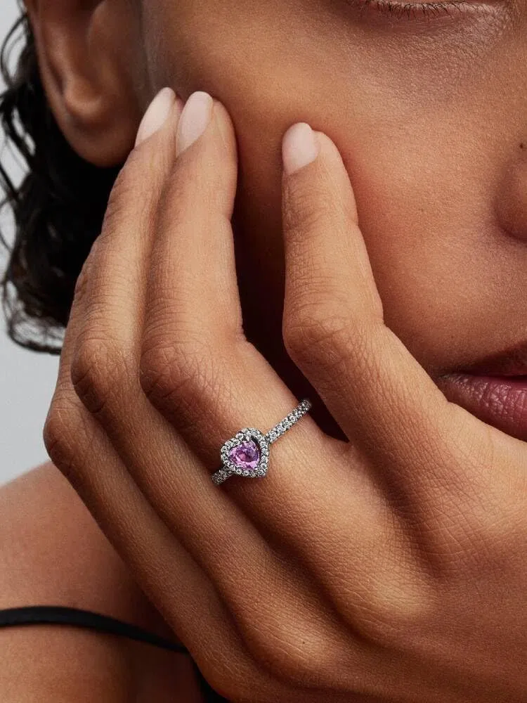 PANDORA Anillo de plata para mujer con corazón en relieve morado claro 198421C12