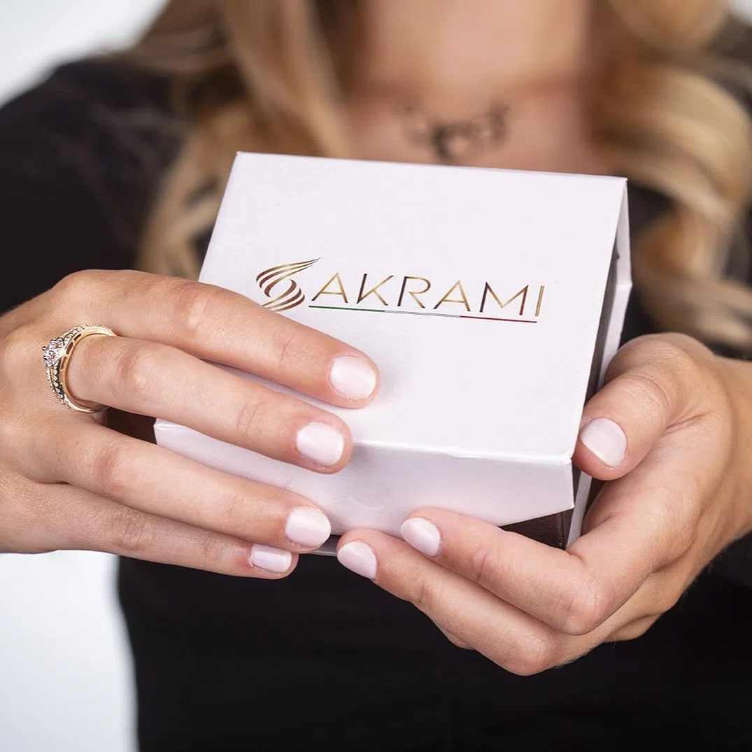 Sakrami Collar Rosario en Plata de Ley 925 con Medalla de la Virgen Milagrosa y Colgante con Cruz Joyería Religiosa para Mujer, Niña, Amiga, Mamá, Abuela, Comunión, Confirmación u Evento Especial