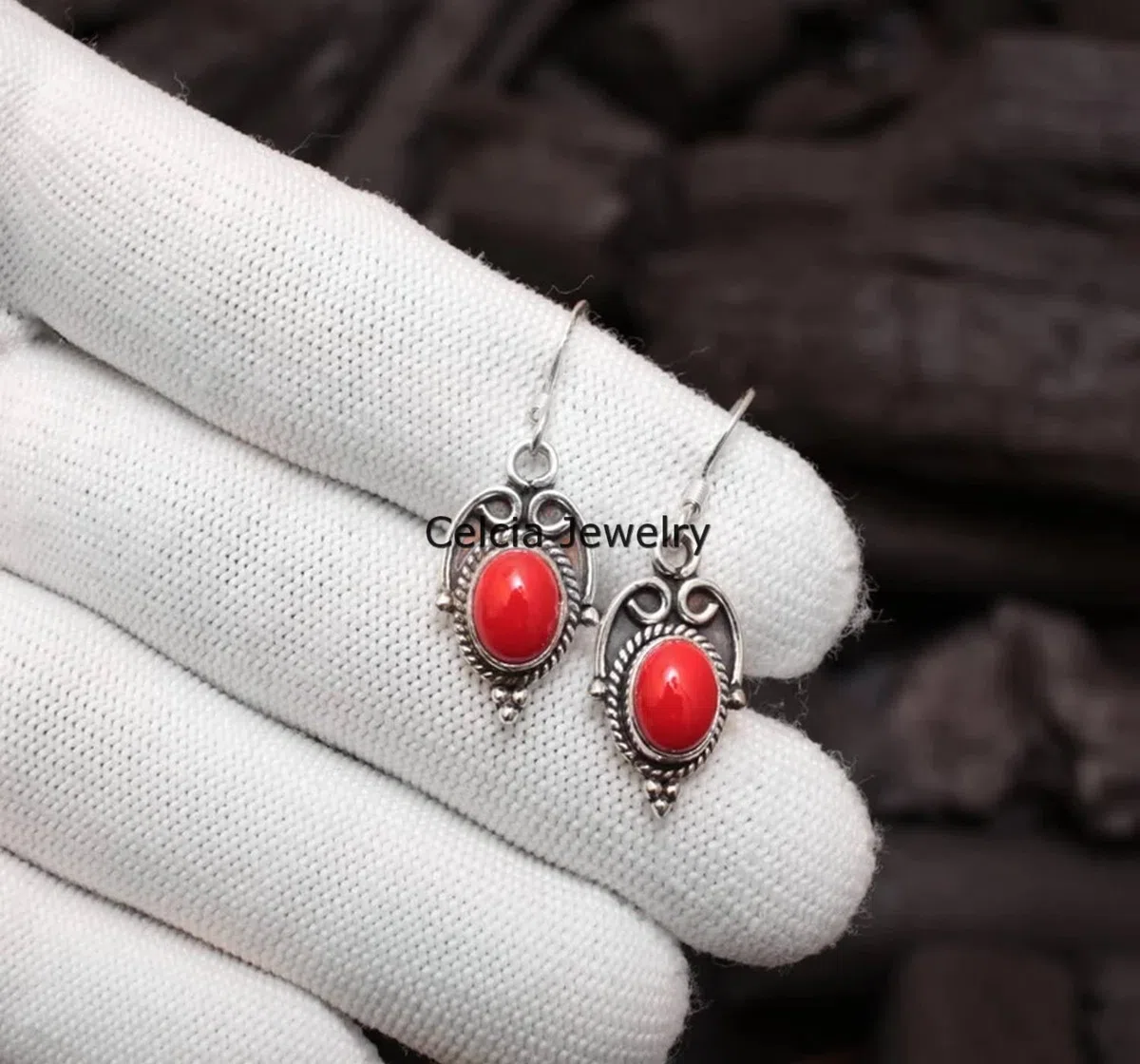 Pendientes colgantes de plata de ley 925 maciza para mujer, piedras preciosas ovaladas de coral rojo auténtico, pendientes hermosos hechos a mano increíbles para ella
