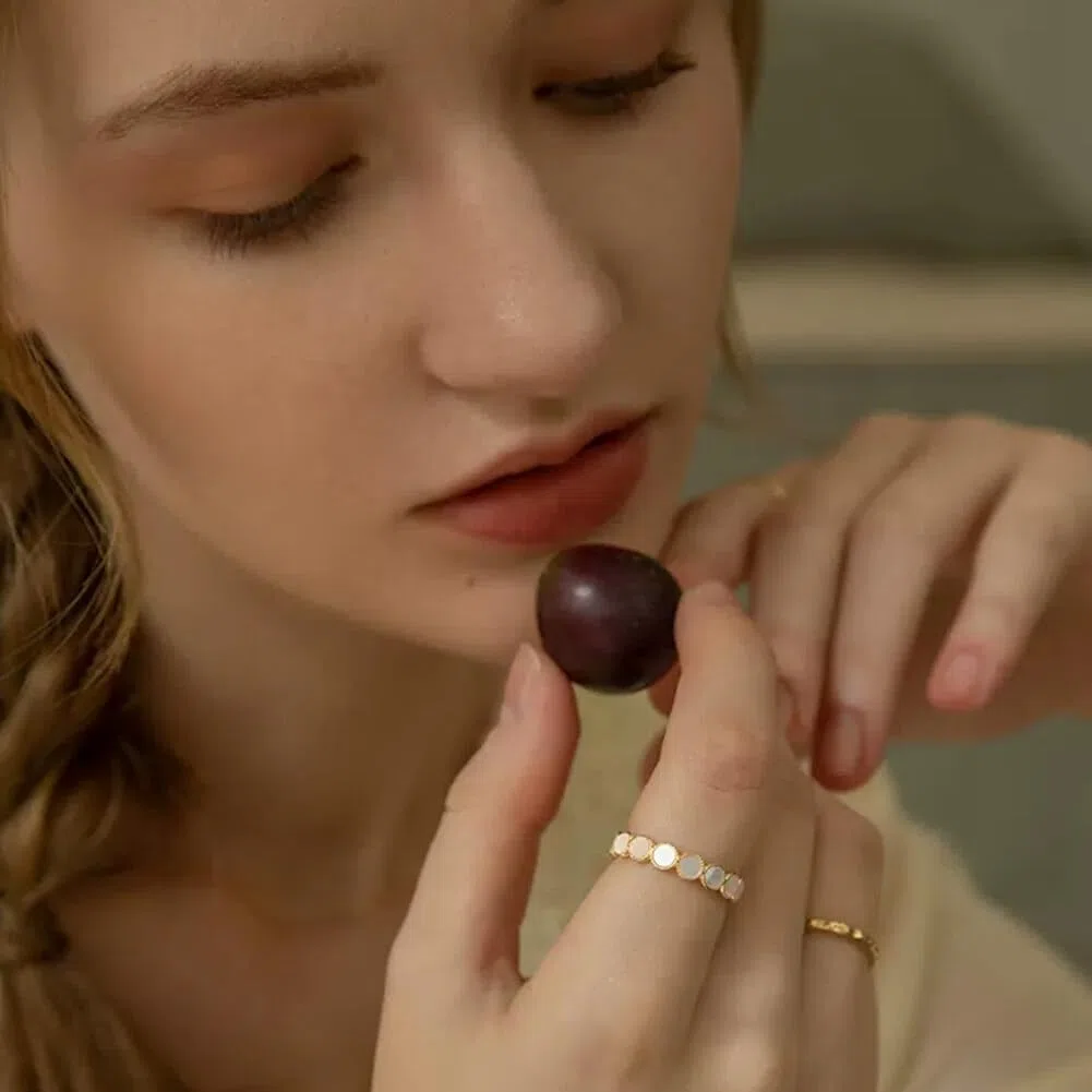 generic Anillo ligero chapado en oro de 14 quilates con detalle de perla, joyería de moda para mujer, tallas 6/7/8 disponibles, ajuste cómodo elegante, uso diario y ocasión, Metal