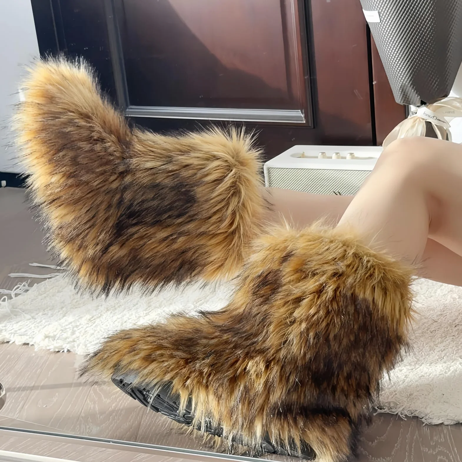 Furry Faux Fur Botas de nieve de invierno fuzzy zapatos peludos de las mujeres gamuza caliente medio ternera cómodas botas de moda planas al aire libre