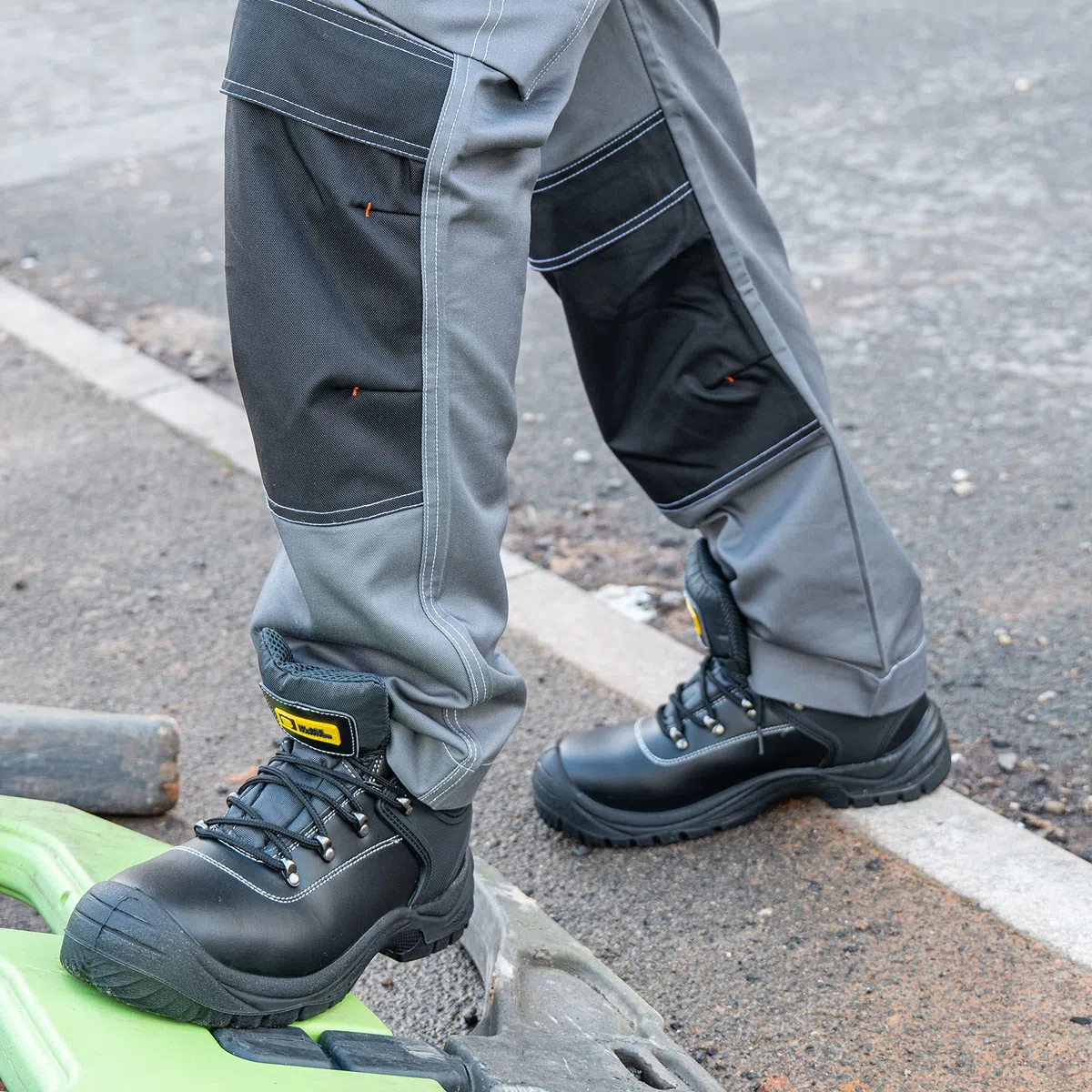 BLACK HAMMER Botas de seguridad con puntera de acero hombre Calzado de trabajo de cuero resistente y ligero S3 SRC 1700 Negro (43 EU)