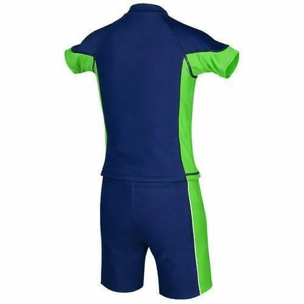 Camiseta de protección solar para niños con protección UV y bañador UPF 50+ azul y verde.