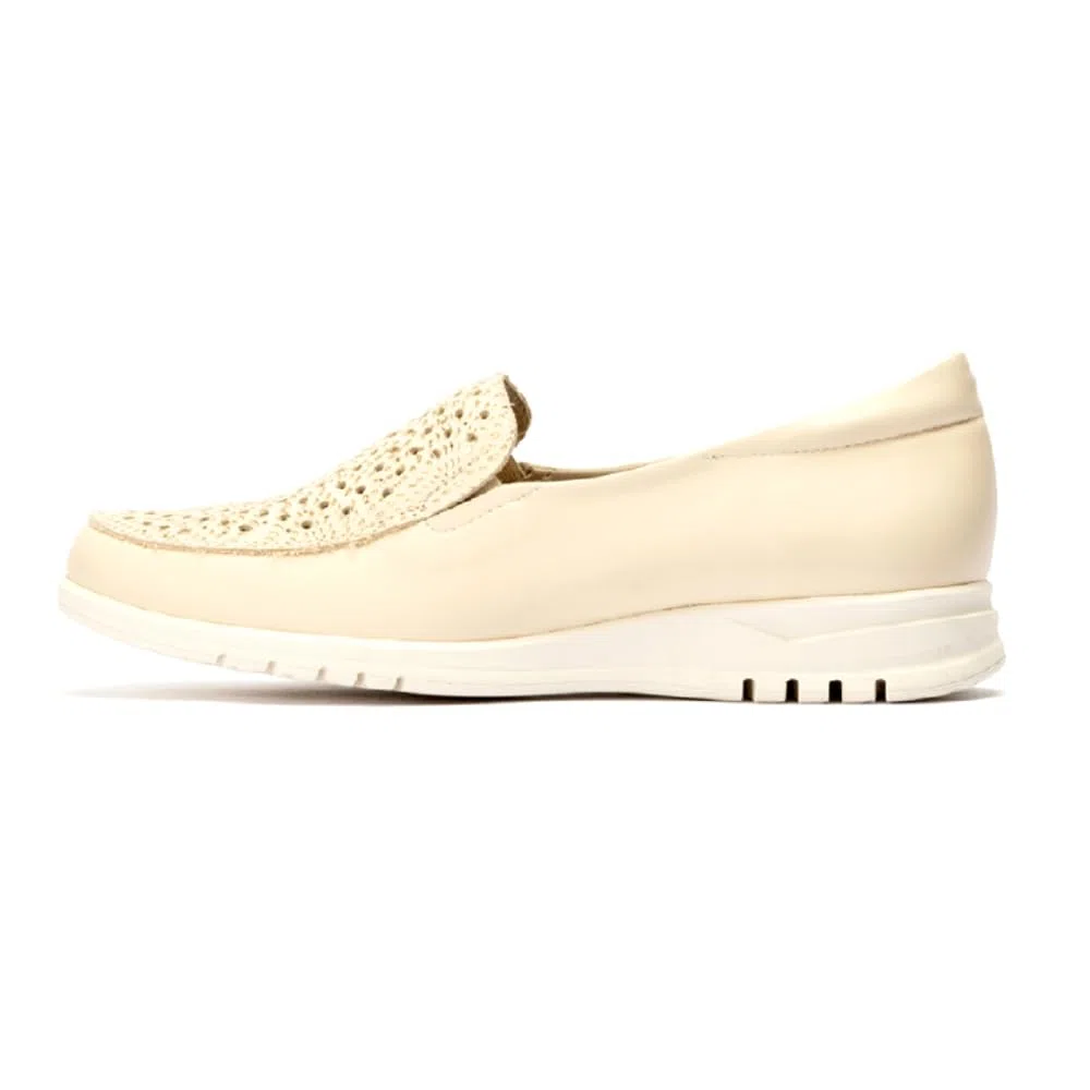 PITILLOS - 2821 Crema - Zapato mocasín de Piel, Calado, con cuña, Suela de Goma, para: Mujer
