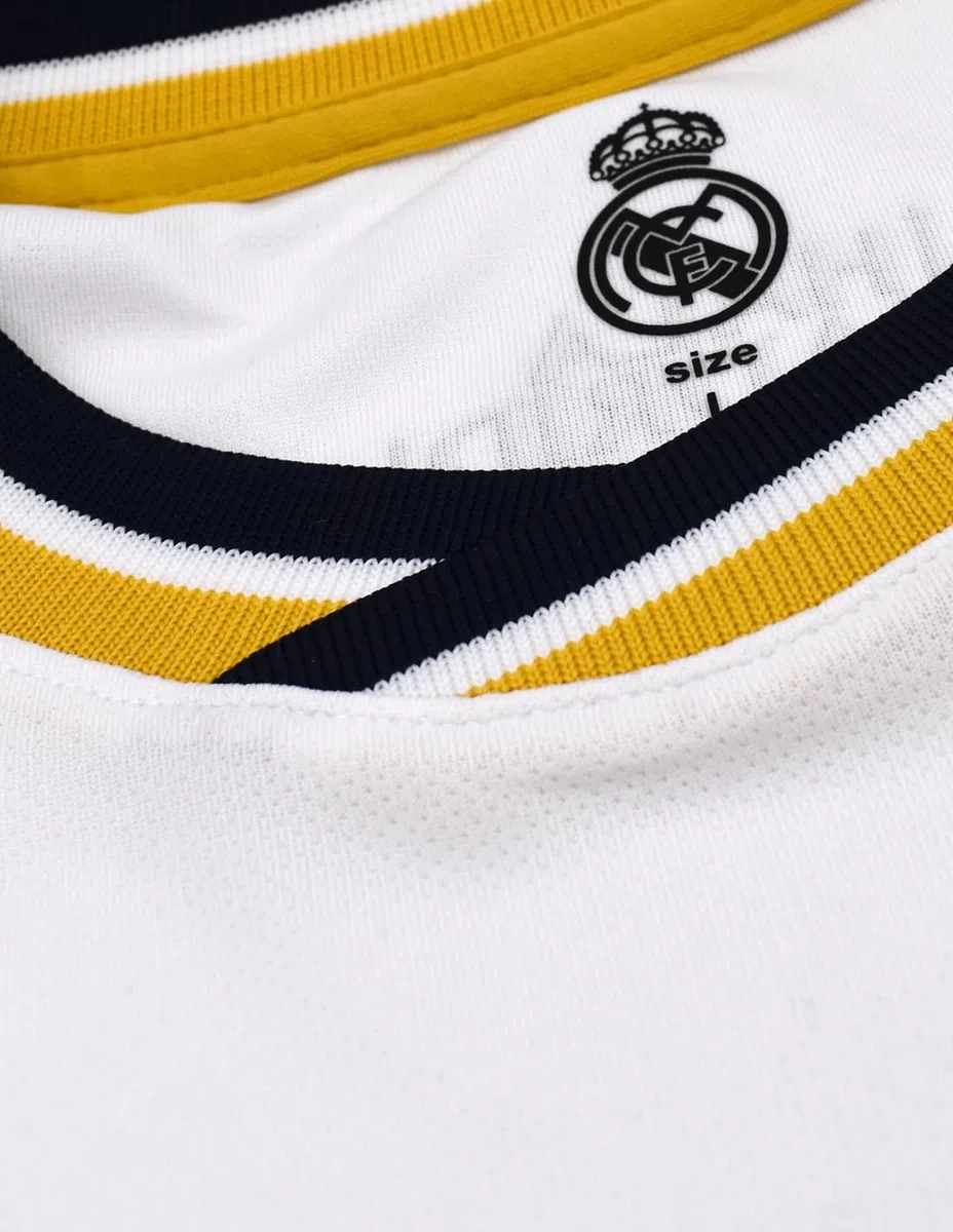 Real Madrid Conjunto Niño Camiseta y Pantalón Primera Equipación de la Temporada 2023-2024 - Vini JR. 7 - Replica Oficial con Licencia Oficial - Niño (4 Años)