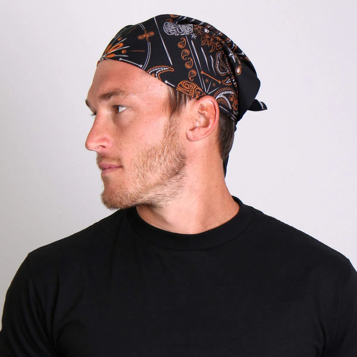 Hot Leathers Bandana con estampado de cachemira, 53,3 x 53,3 cm, color negro y naranja