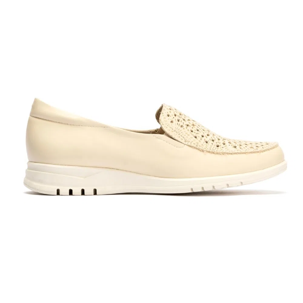 PITILLOS - 2821 Crema - Zapato mocasín de Piel, Calado, con cuña, Suela de Goma, para: Mujer