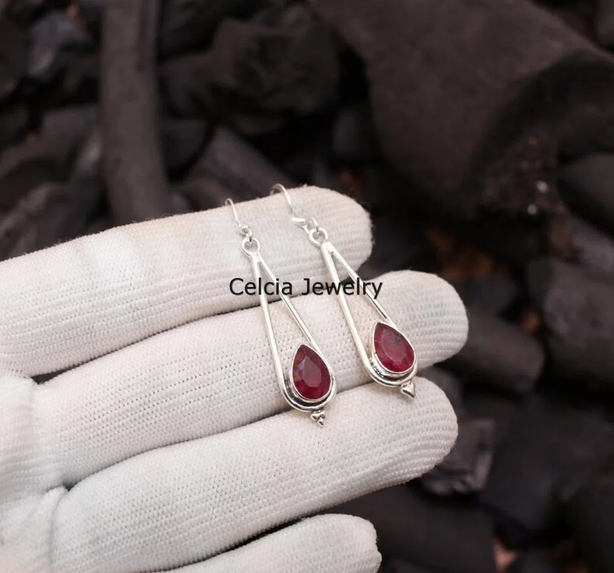 Pendientes colgantes de plata de ley 925 maciza para mujer, pendientes de piedra natal de julio hechos a mano únicos con piedra preciosa de pera facetada de rubí genuino