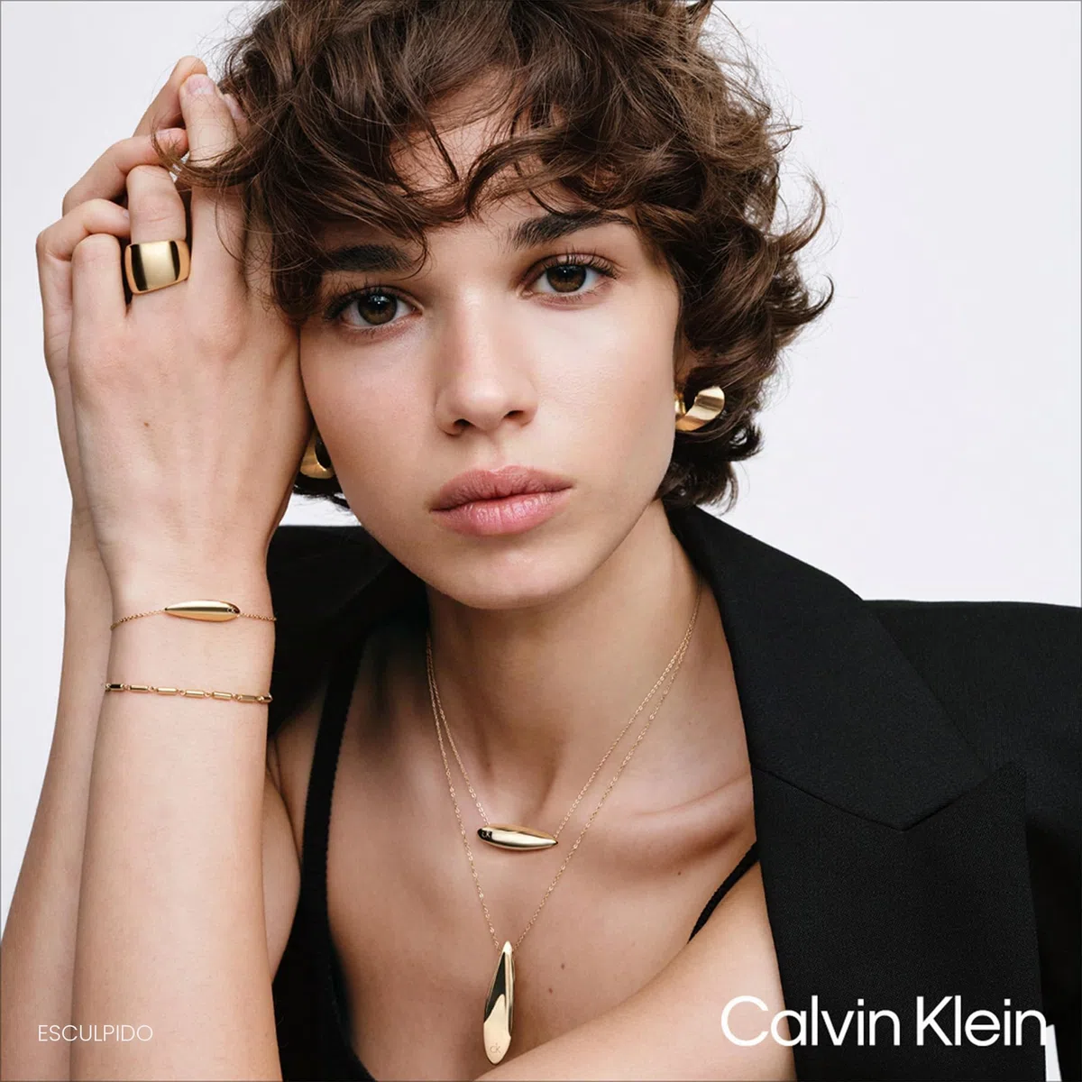 Calvin Klein Colección SCULPTED 35000814 - Collar con colgante de acero inoxidable chapado en oro amarillo para mujer
