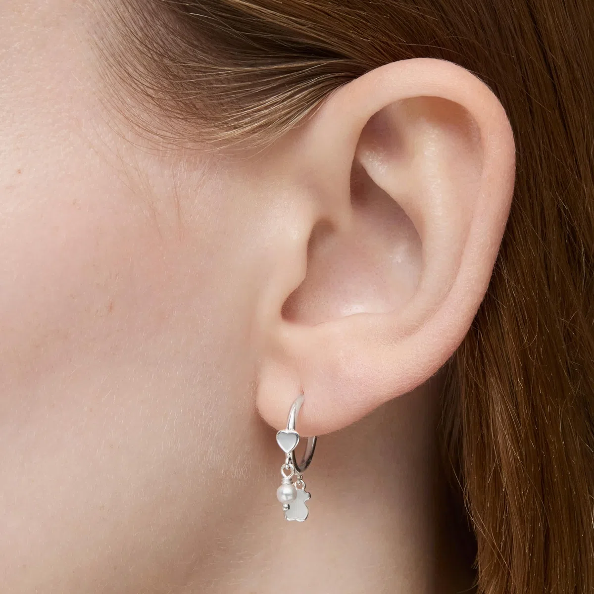TOUS Pendientes de Aro de Plata de Primera Ley para Mujer con Diámetro de 1,25 cm y Motivos de Oso, Corazón y Perla con Cierre de Presión, Elegante y Versátil, Colección Cool Joy