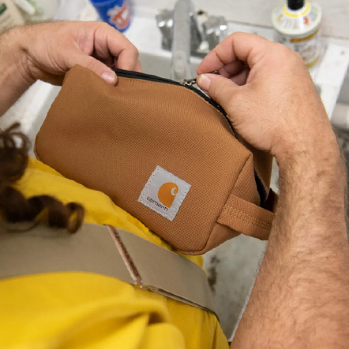 Carhartt Kit de Viaje Duradero, Organiza lo Esencial con la Bolsa de Aseo Resistente al Agua