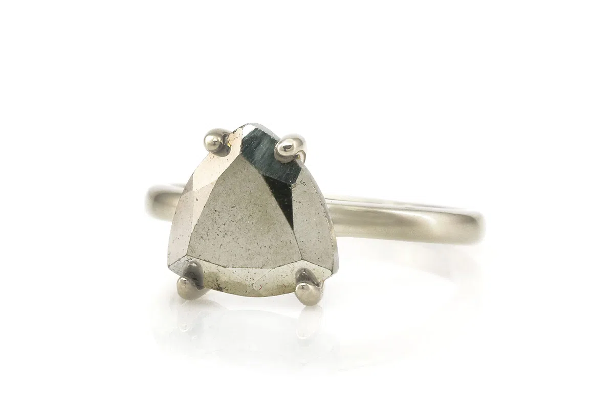 Anillo de Plata de Ley con Pirita de Hierro Trillón - Anillo de Una Sola Piedra Natural - Joyas de Novia Hechas a Mano, Joyas de Moda, Joyas de Regalo para Señoras - Hecho a Mano - con Caja de Firma