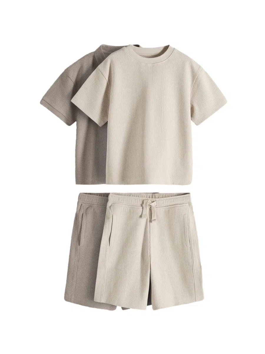 THE SET Niños Pack de 2 conjuntos de camiseta de manga corta y cuello redondo camisero de punto acanalado y pantalón corto