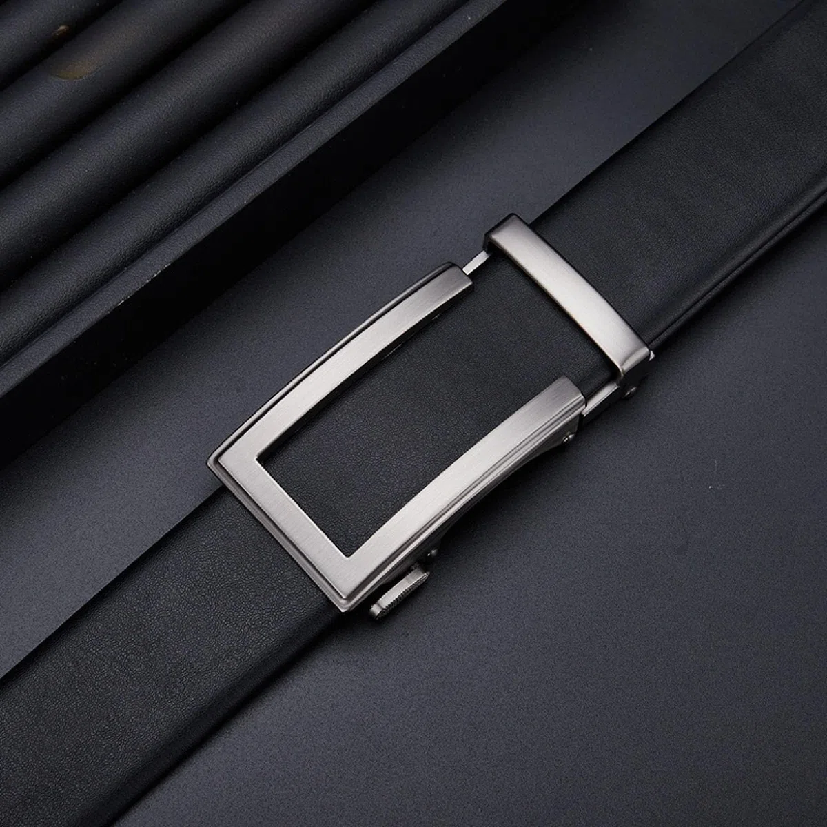 Cinturón de cuero genuino para hombre, hebilla automática, trinquete ajustable.