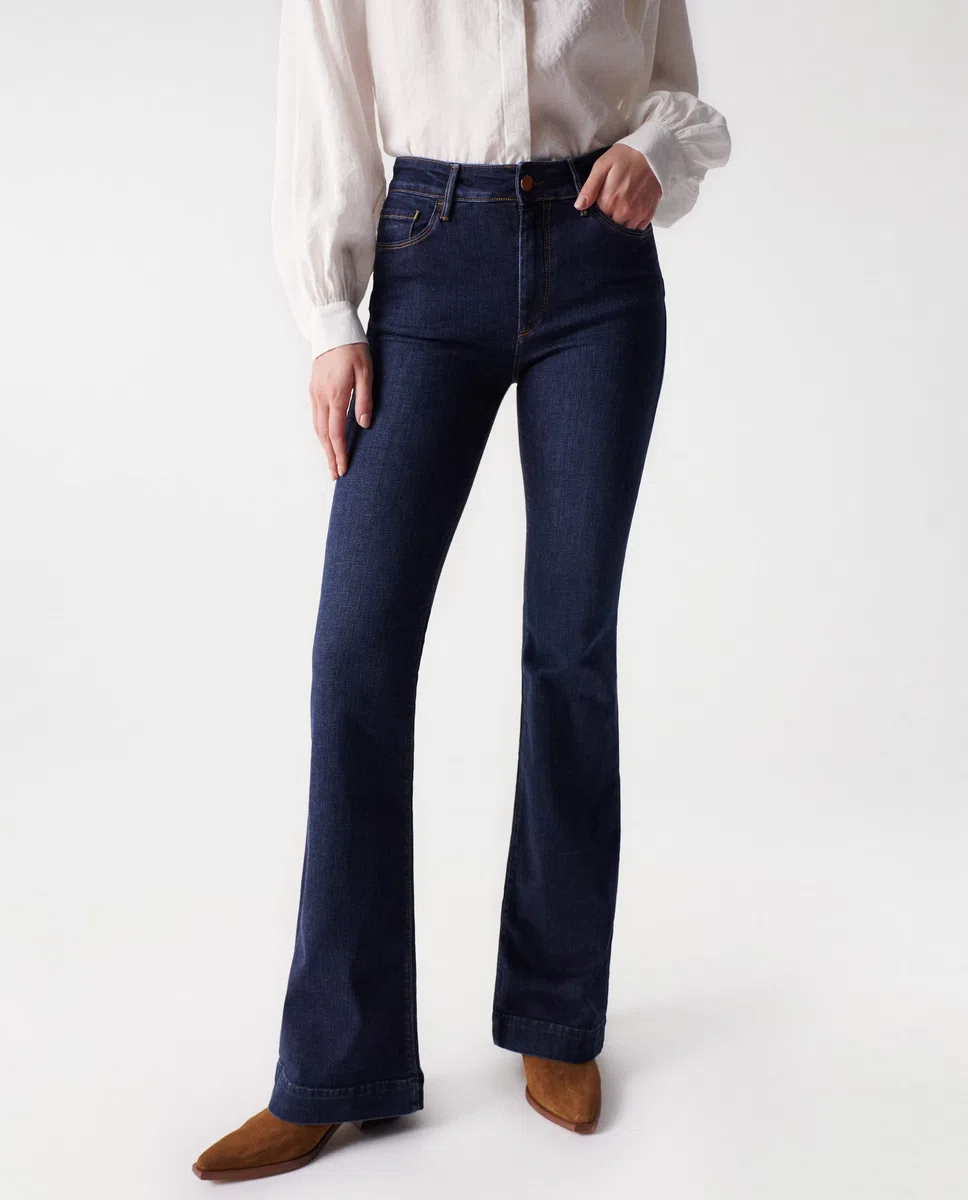 Salsa Vaqueros Destiny Push UP Flare con Lavado Oscuro