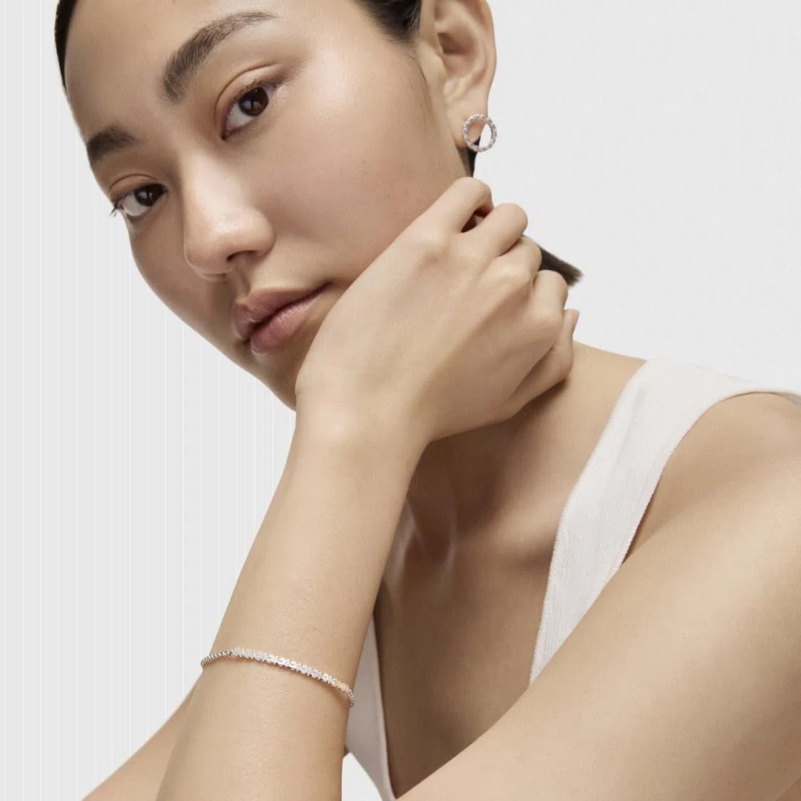 TOUS Pulsera de Plata de Primera Ley para Mujer con Motivo de 3.4cm, 17.5 cm de Largo, Clásica y Elegante, Colección Straight