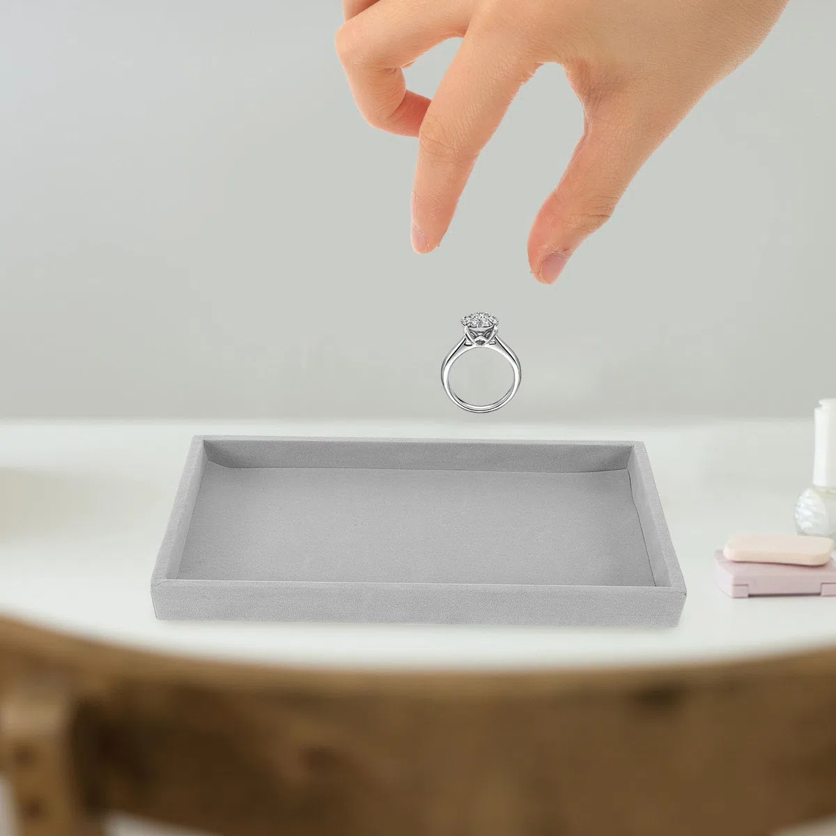 TOPBATHY 4 Piezas Bandeja Organizadora de Joyas 15 Compartimentos de Terciopelo para Collares y Anillos, Diseño Ahorrador de Espacio Adecuado para Hogar y Tienda de Joyería