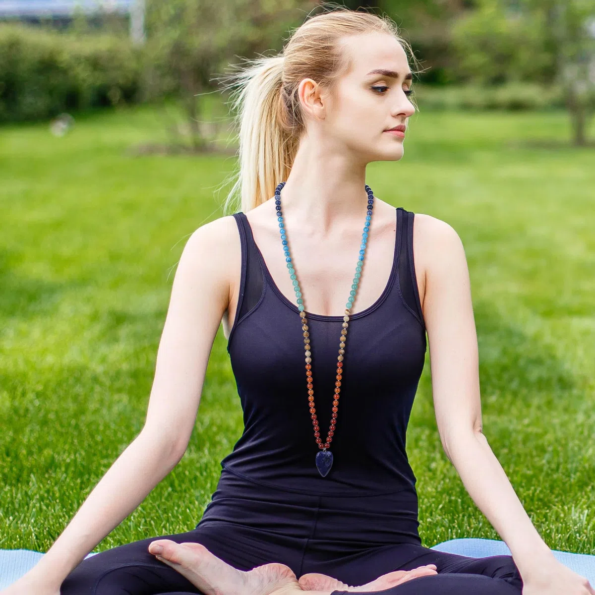 COAI Collar Rosario Japa Mala 108 Cuentas de Piedras Naturales Anudadas a Mano y Colgante Corazón Estilizado, Collar Piedras Naturales Hombre Mujer