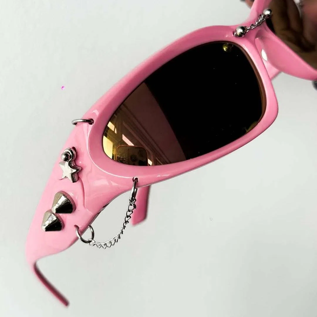 Gafas de sol de moda Punk Rivet con protección UV