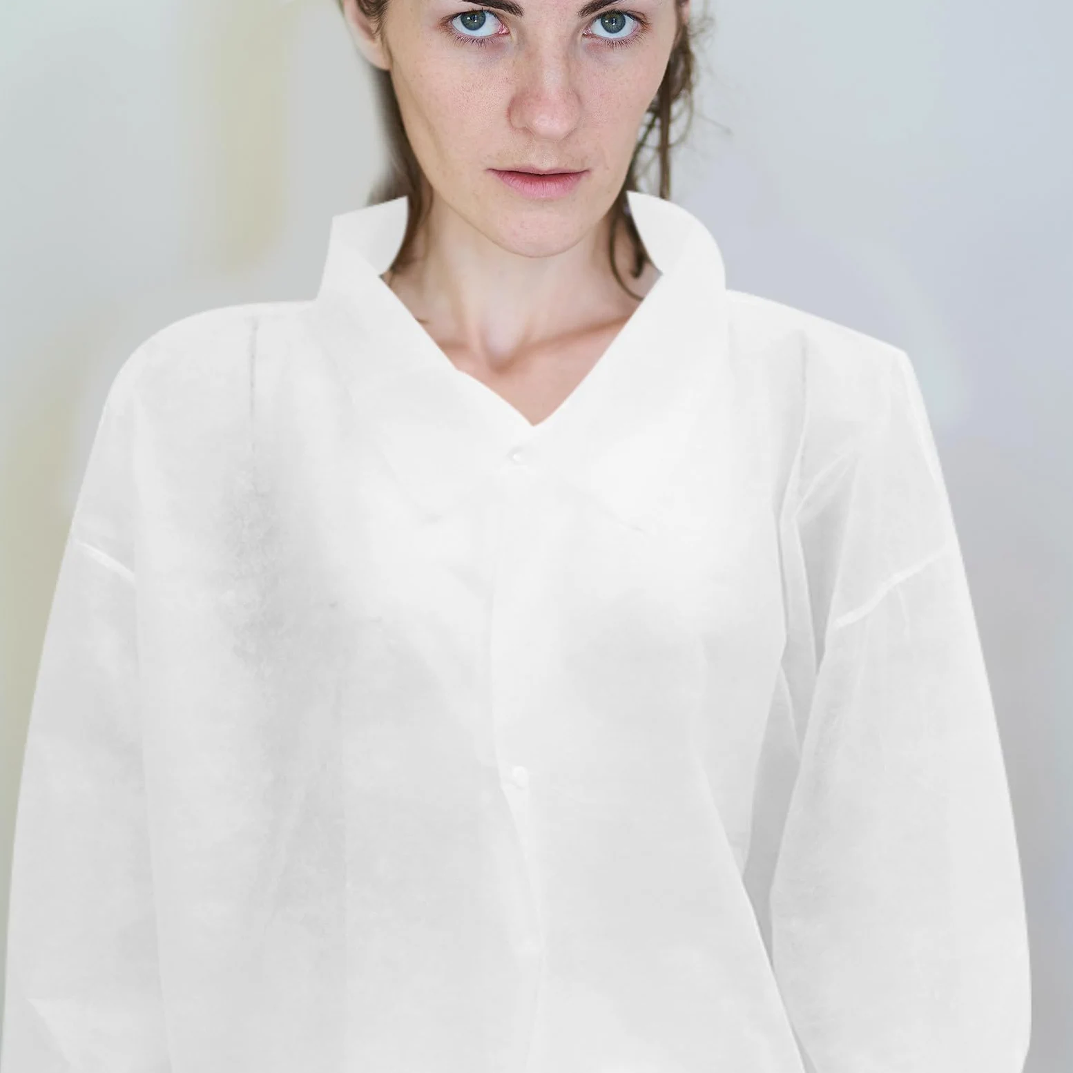 Bata de Laboratorio Desechable de Tela No Tejida para Laboratorios, 10 Piezas, Fácil de Poner y Quitar, Protección Cómoda y Transpirable Varios Estilos