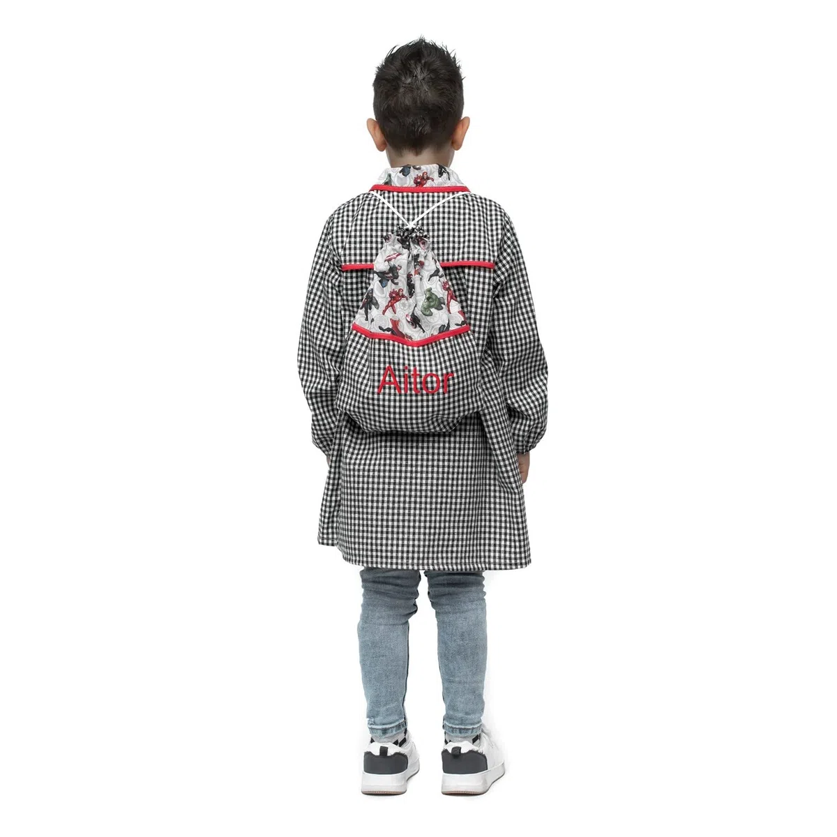 Conjunto Escolar para Colegio o guardería: Mandilón, babi o Bata Escolar + Bolsa merienda Bordado con el Nombre. Modelo Marvel – Nenel (1-2 años, Negro/Rojo)