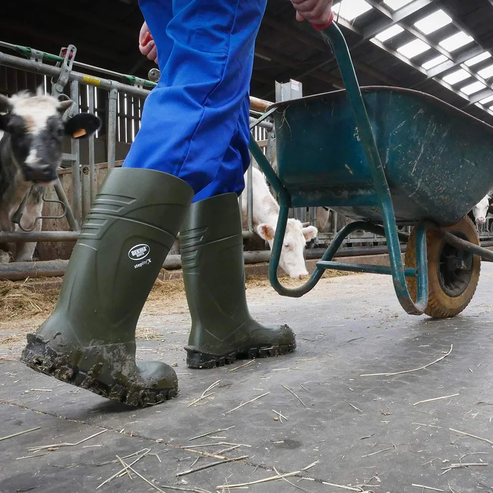 Botas de Seguridad y de Trabajo para Hombres y Mujeres Incl. Puntera de Acero, para Uso agrícola, garantizan una excelente adherencia, protección Aislante -30 Grados, Verde, EU 42