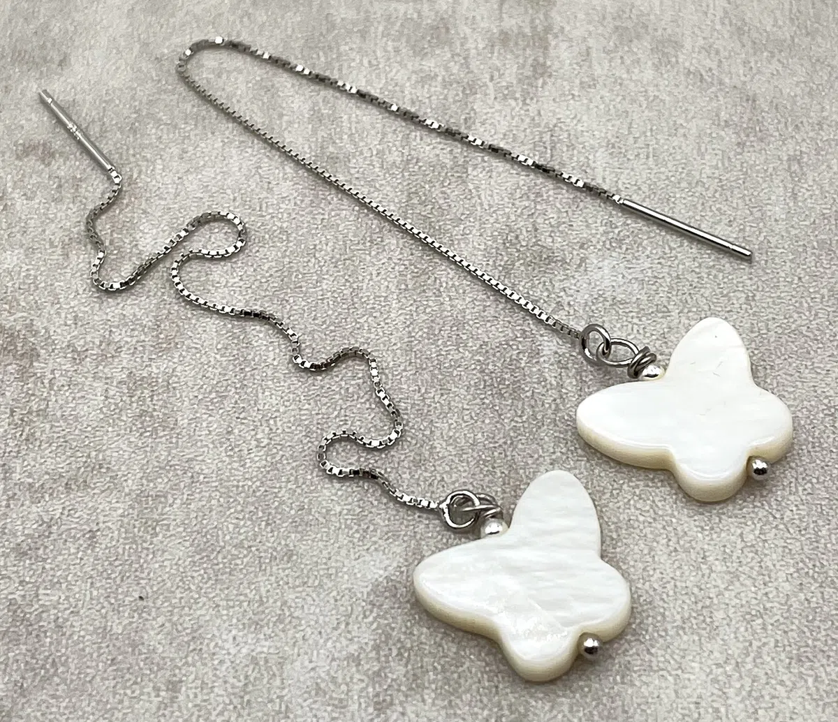 Pendientes de Mariposas Blancas de Nacar, Plata 925, Joyas Artesanales Minimalistas, Piedras Naturales, Regalo para Mujer