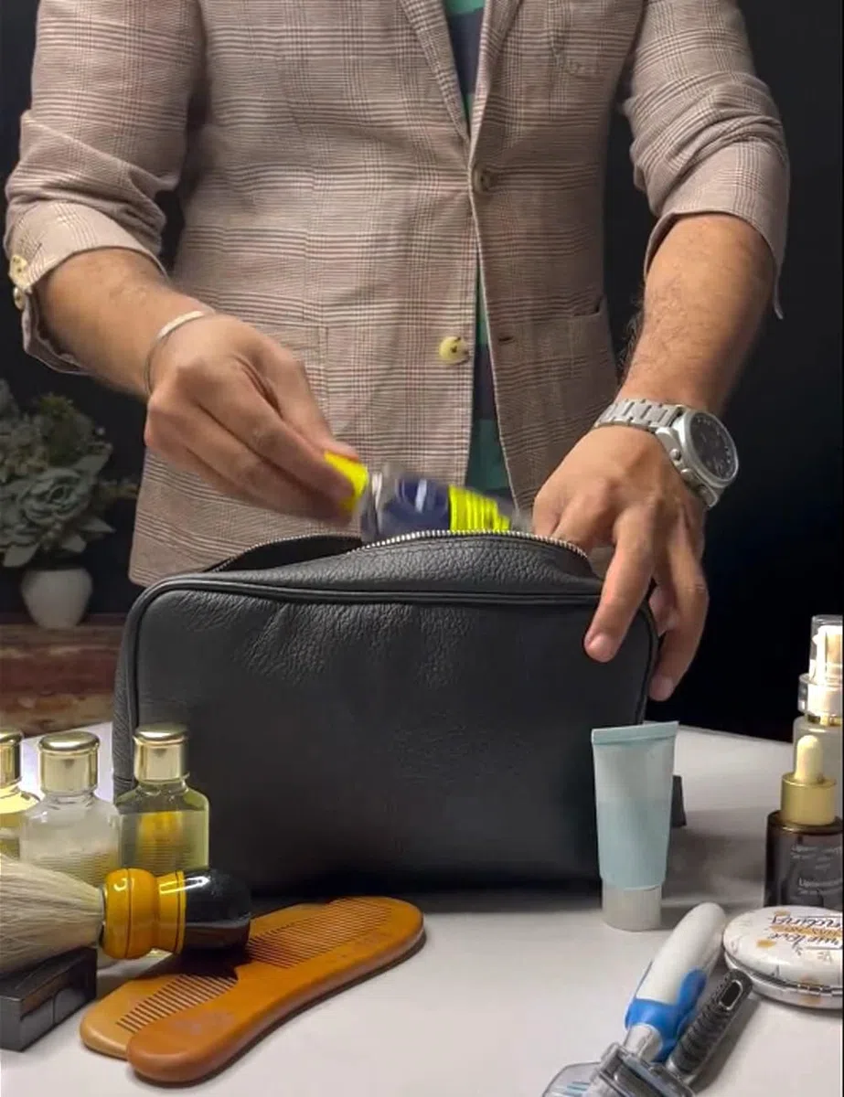 Neceser de Viaje Hecho a Mano de Cuero Genuino - Neceser Kit de Afeitado y Bolso de Maquillaje - Regalo de Viaje para Hombres y Mujeres por Rustic Town (Negro)