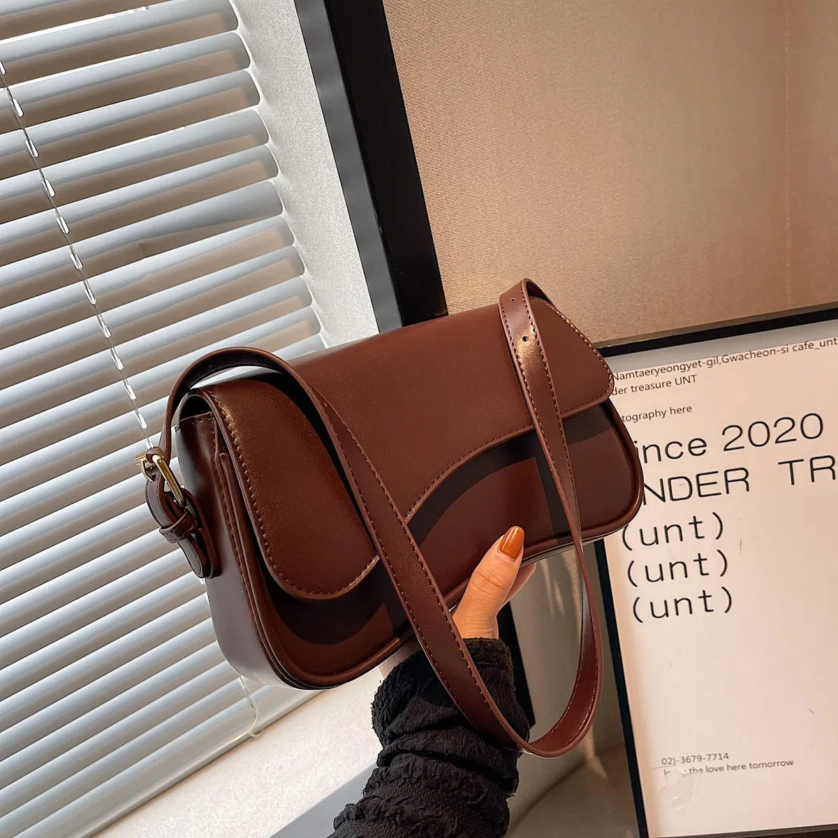 Bolsa de piel sintética para mujer con 2 correas extraíbles y cierre de cremallera