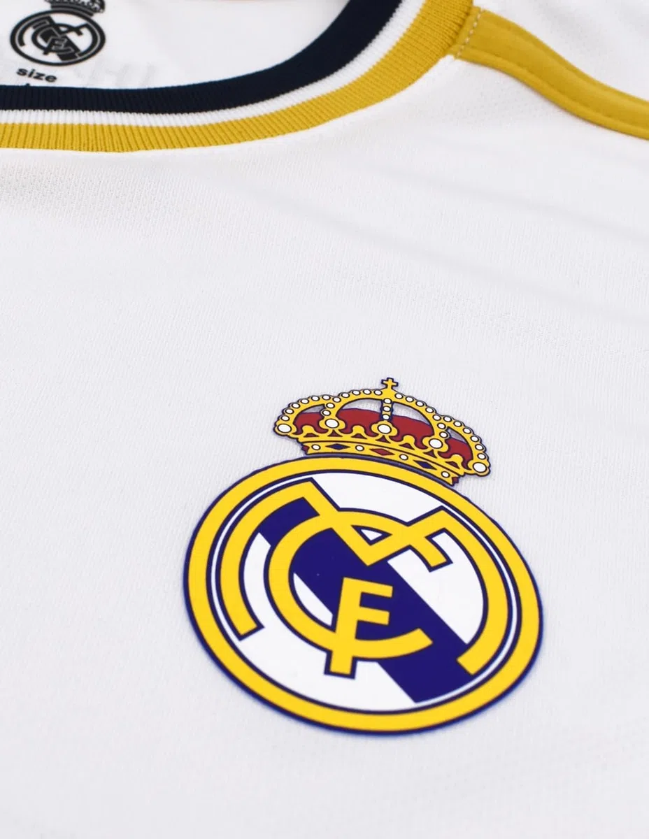 Real Madrid Conjunto Niño Camiseta y Pantalón Primera Equipación de la Temporada 2023-2024 - Vini JR. 7 - Replica Oficial con Licencia Oficial - Niño (4 Años)