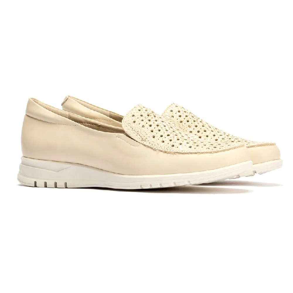 PITILLOS - 2821 Crema - Zapato mocasín de Piel, Calado, con cuña, Suela de Goma, para: Mujer