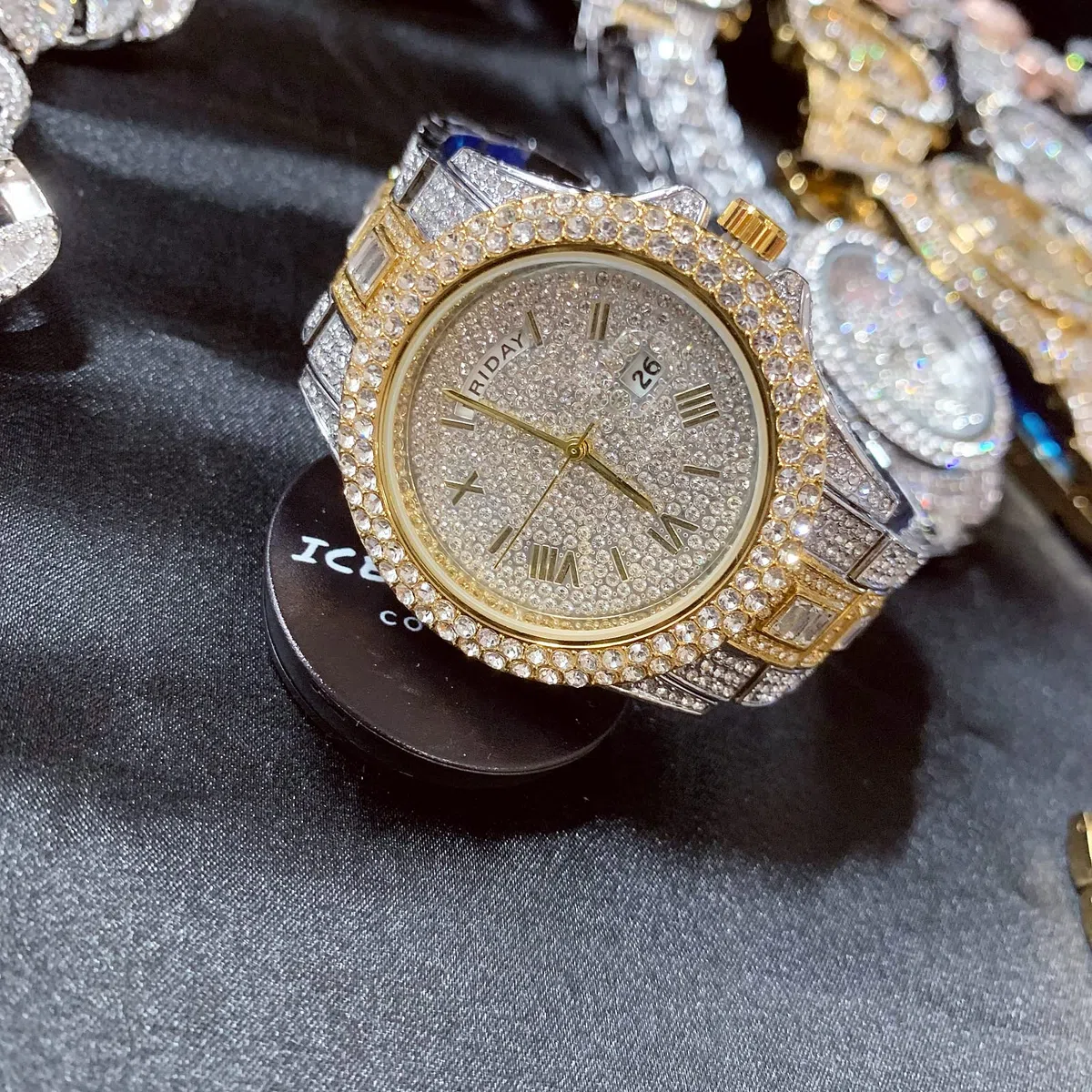 ICEDIAMOND Reloj de cuarzo con doble calendario de 43 mm, esfera redonda chapada en oro con fecha y visualización semanal, reloj de pulsera de diamantes de imitación para hombre, Mezclado, Moda