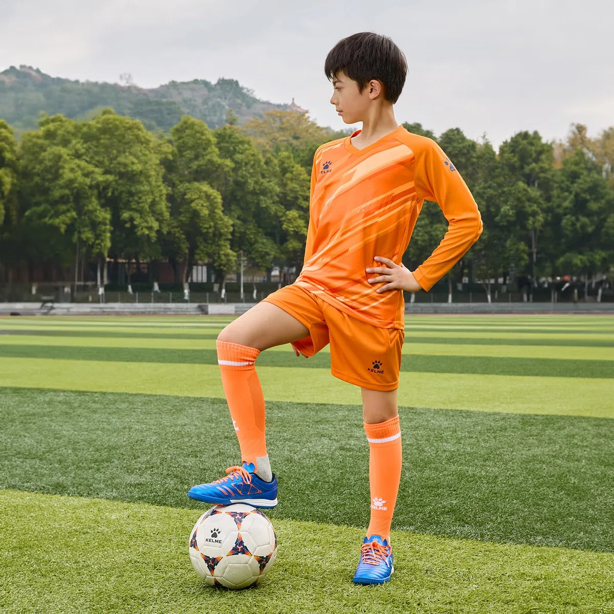 KELME Camiseta de portero acolchada y corta para niños, camiseta de portero, uniforme de entrenamiento de césped de manga larga, juego de fútbol sal, juego de ropa naranja para niños 10