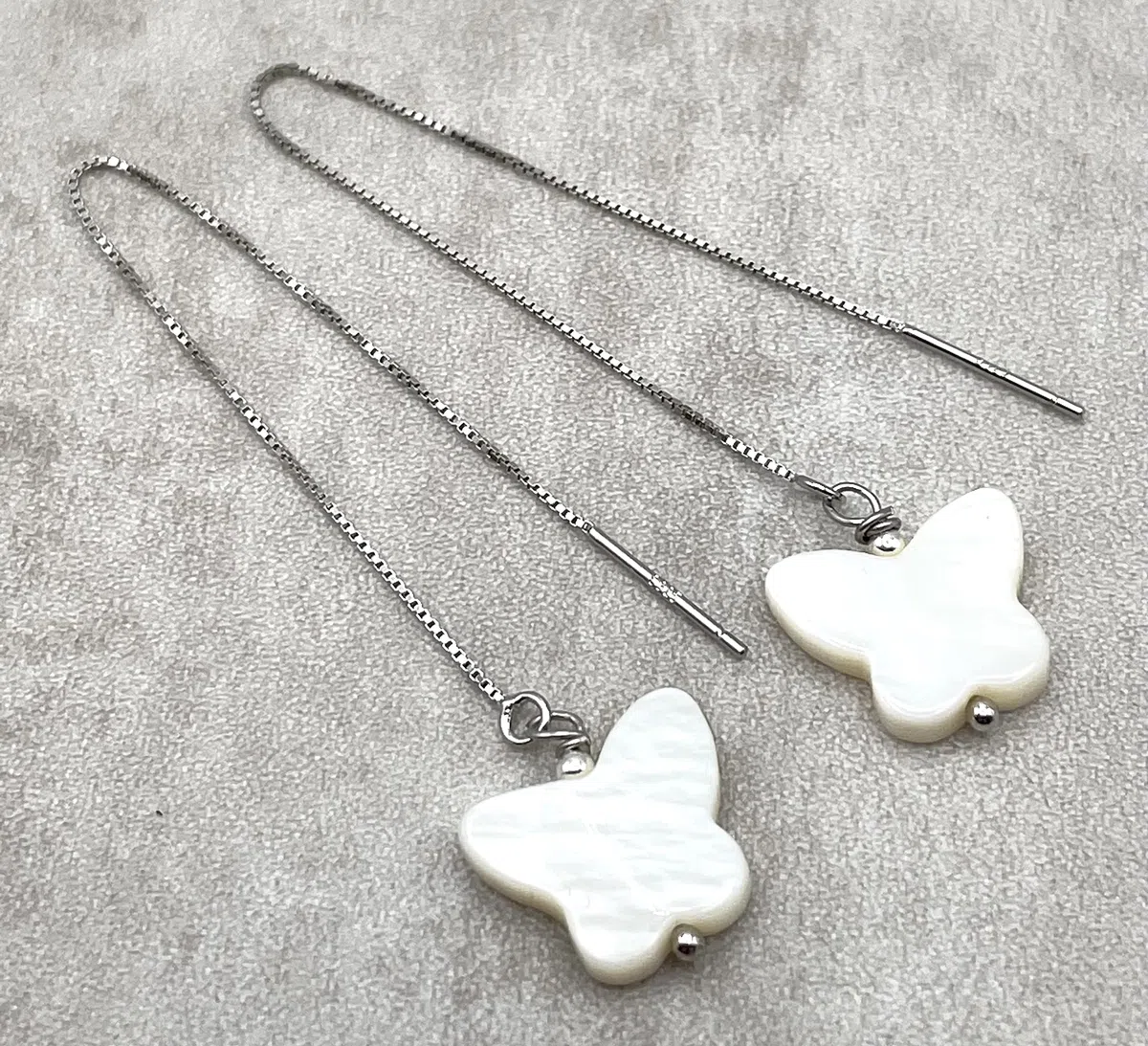 Pendientes de Mariposas Blancas de Nacar, Plata 925, Joyas Artesanales Minimalistas, Piedras Naturales, Regalo para Mujer