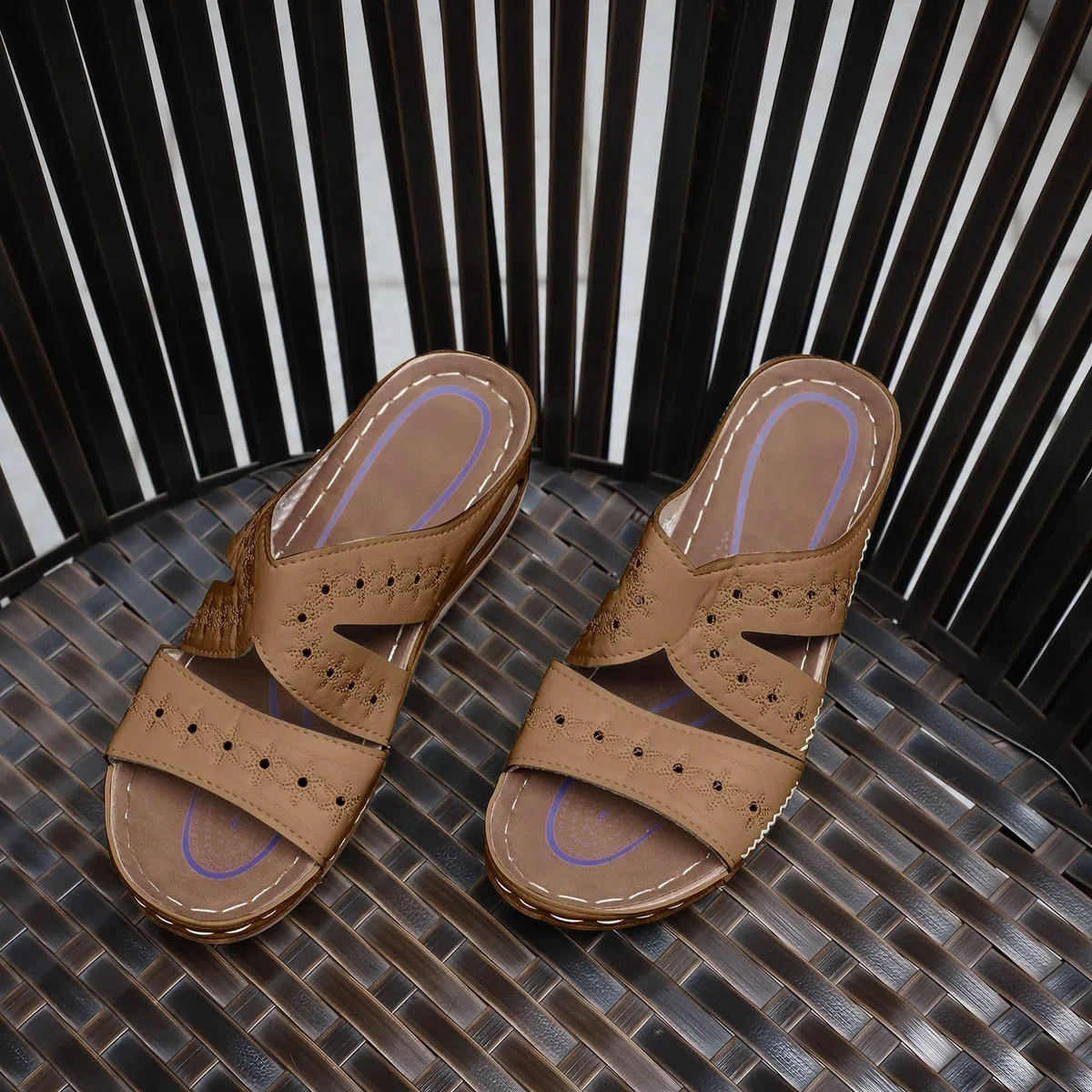 Chanclas de playa para mujer con cuña baja - Zapatillas de verano abiertas Slippers Platform bordado floral sandalia Strappy fáciles de poner sandalias resistentes y ligeras zapatillas casuales de