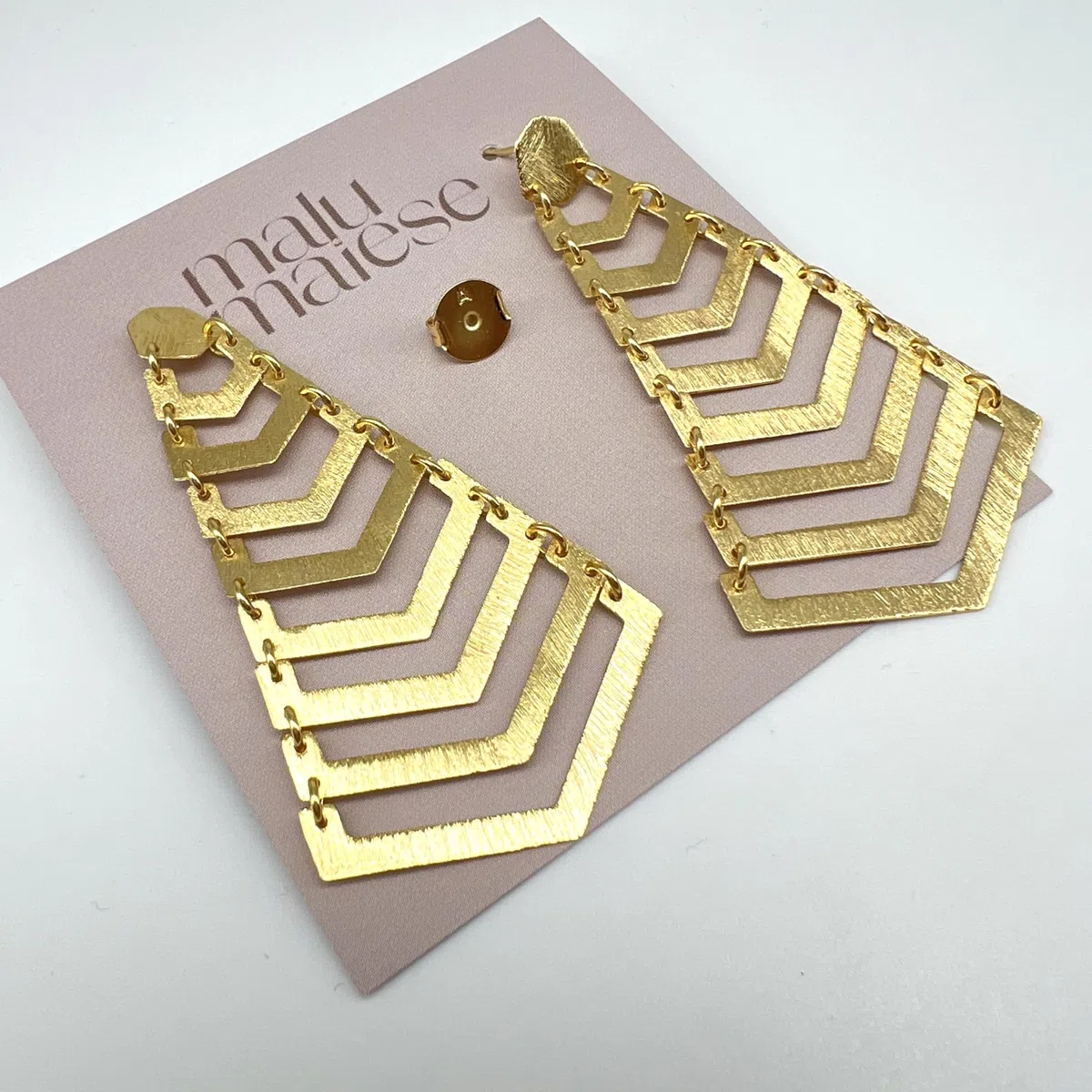 Pendientes Largos Cascade chapados en Oro 18K, Joya para fiesta, Versátiles y Atemporales, Pendientes Ligeros y Geometricos, Regalo Único para Mujer