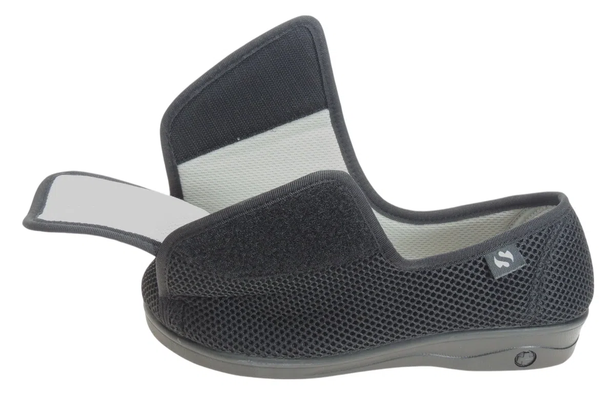 Calzados Romero Zapatilla para Pies Delicados en Ancho Especial para Mujer Tratamiento Antibacteriano Sanitized Negro Talla 38