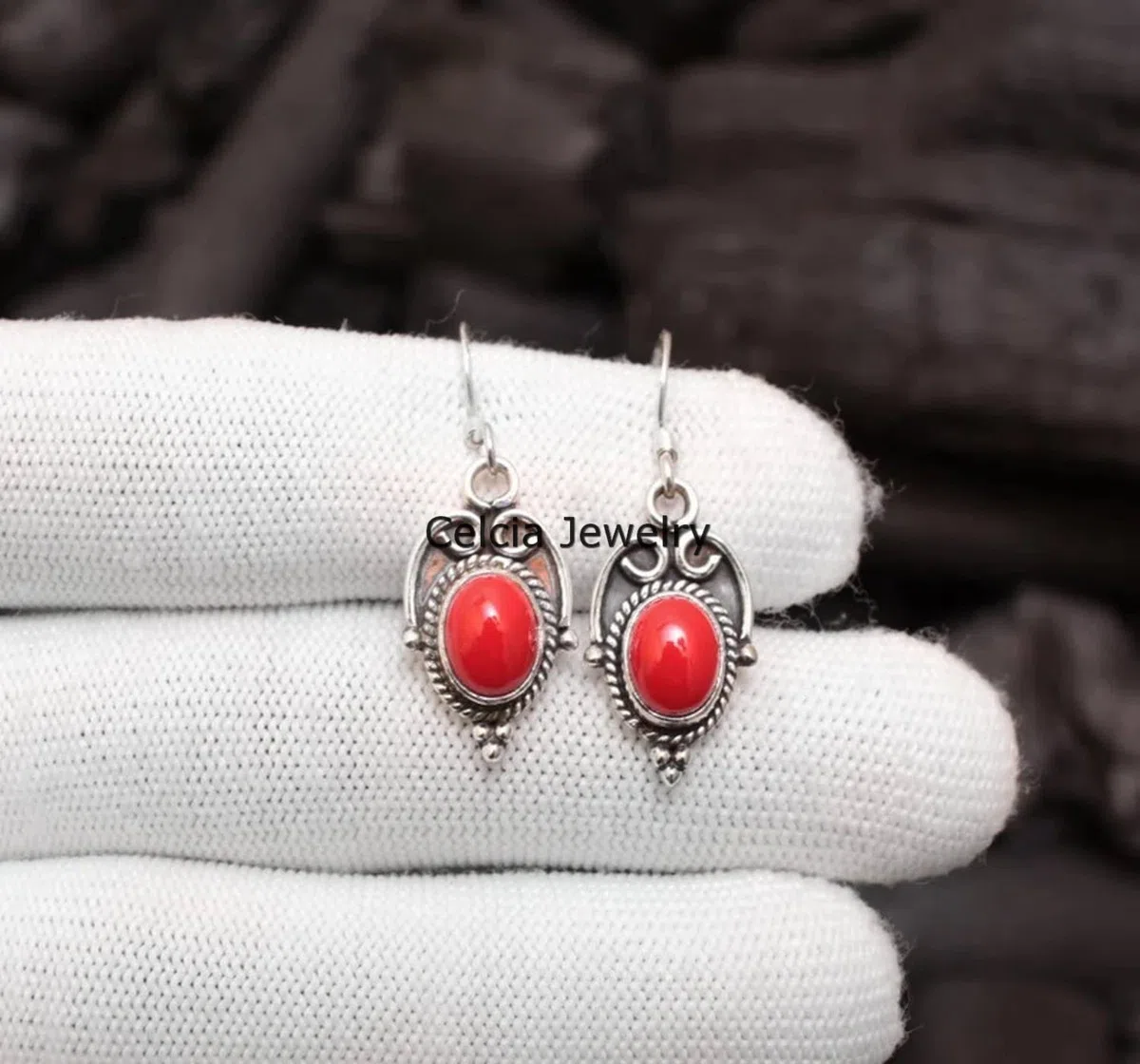 Pendientes colgantes de plata de ley 925 maciza para mujer, piedras preciosas ovaladas de coral rojo auténtico, pendientes hermosos hechos a mano increíbles para ella