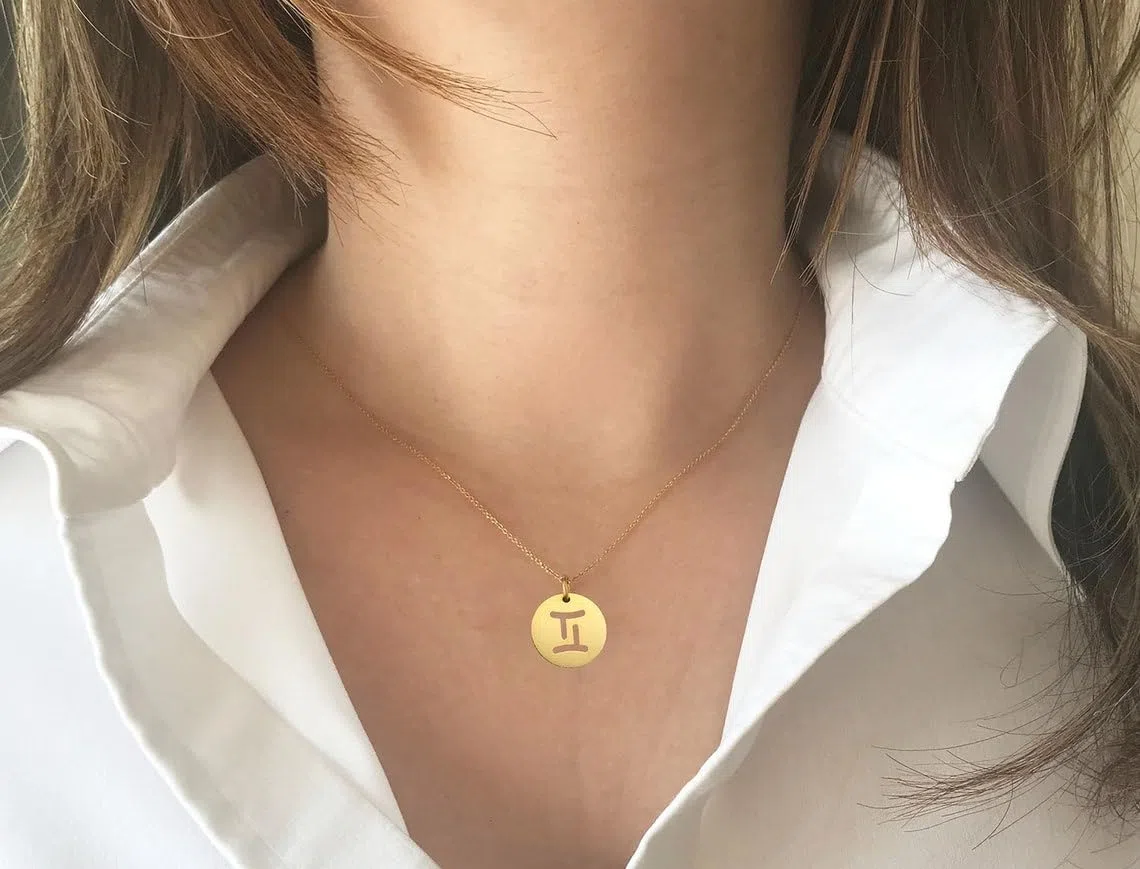 Collar de plata de ley 925 de 22 mm, cadena de 45,7 cm, collar del zodiaco de Géminis real, colgante de acabado cepillado, delicado dije del zodiaco de Géminis, colgante de símbolo de Géminis, joyería