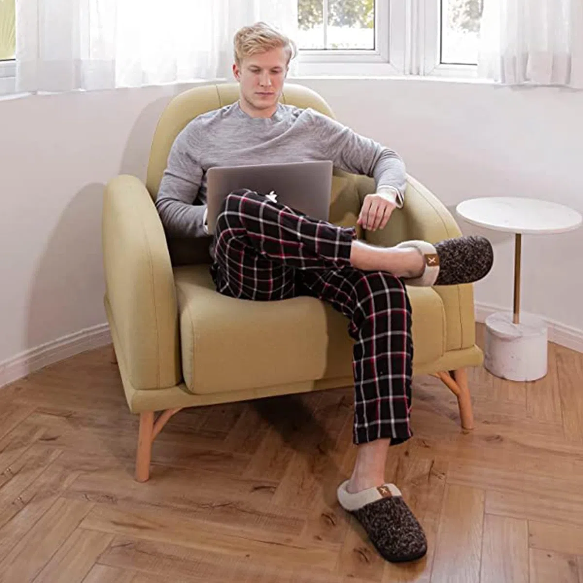 ULTRAIDEAS Zapatillas de Casa para Hombres de Espuma Viscoelástica con Forro de Felpa, sin Cordones, con Suela de Goma Antideslizante para Interiores y Exteriores