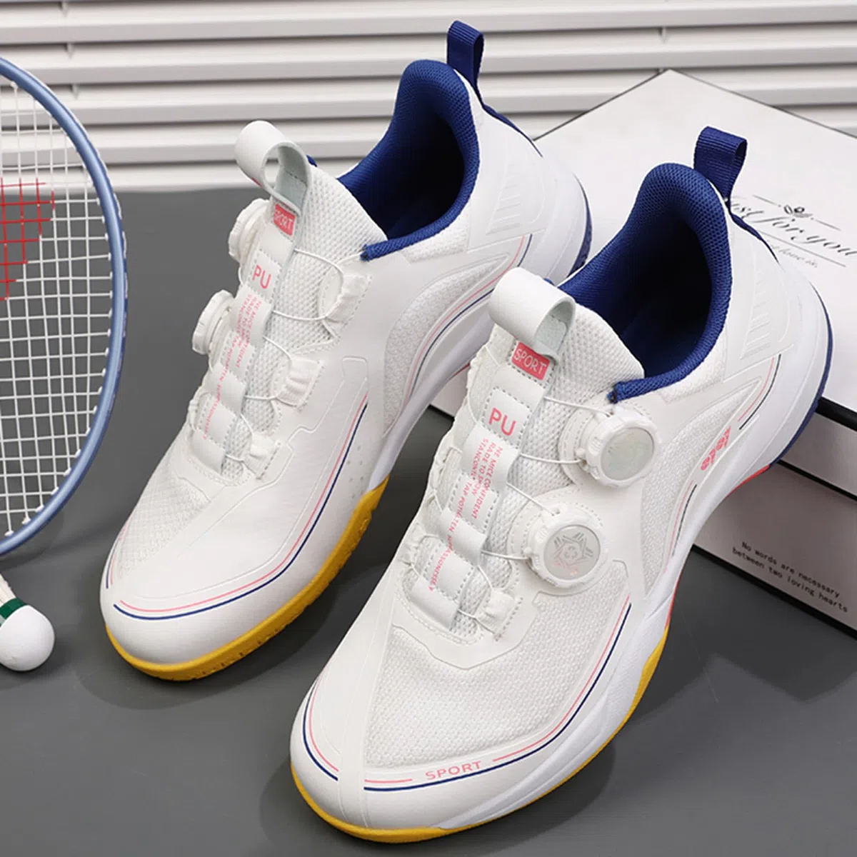 Zapatillas de bádminton/tenis de mesa con tecnología sin costuras, diseño unisex ligero, placa de carbono TPU y suela MD antideslizante, versátil