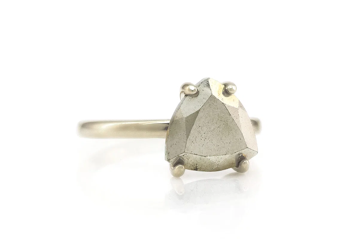Anillo de Plata de Ley con Pirita de Hierro Trillón - Anillo de Una Sola Piedra Natural - Joyas de Novia Hechas a Mano, Joyas de Moda, Joyas de Regalo para Señoras - Hecho a Mano - con Caja de Firma