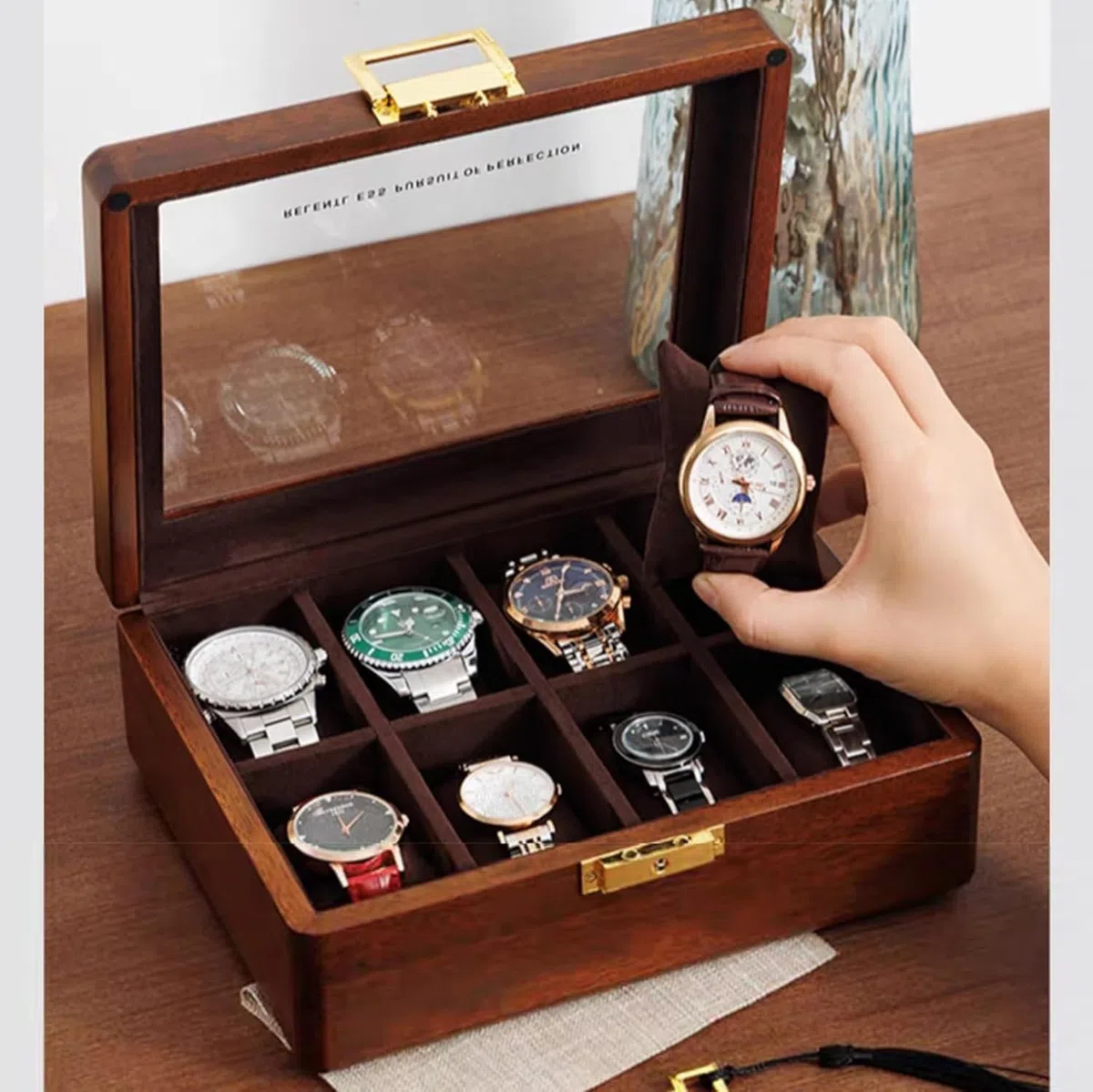 Caja de Madera para Relojes 8 Espacios con Tapa de Cristal Nogal Organizador de Exposición para Hombres Mujeres, 8 Slots-Terciopelo marrón Profundo, Madera Maciza de Teca Dorada