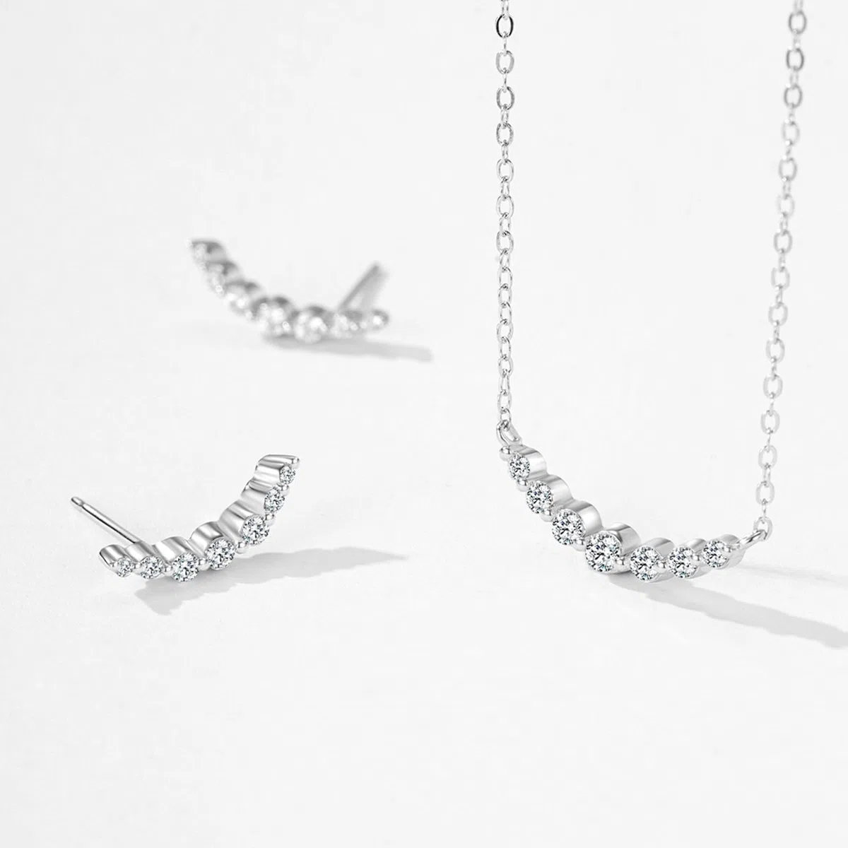 Juego de pendientes y collar de circonita cúbica para mujer, plata de ley 925, collar con colgante de sonrisa de plata y aretes de tuerca, juego de joyas para novia, esposa, ella, adecuado para