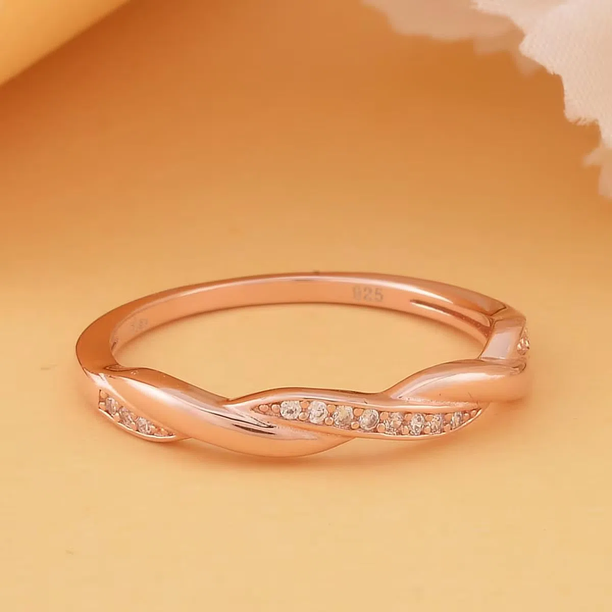 TJC Anillo cruzado de circonita cúbica blanca para mujer en oro rosa, oro amarillo, plata de ley 925 chapada en rodio, banda de amistad con engaste de garras, peso de 1,7 gramos