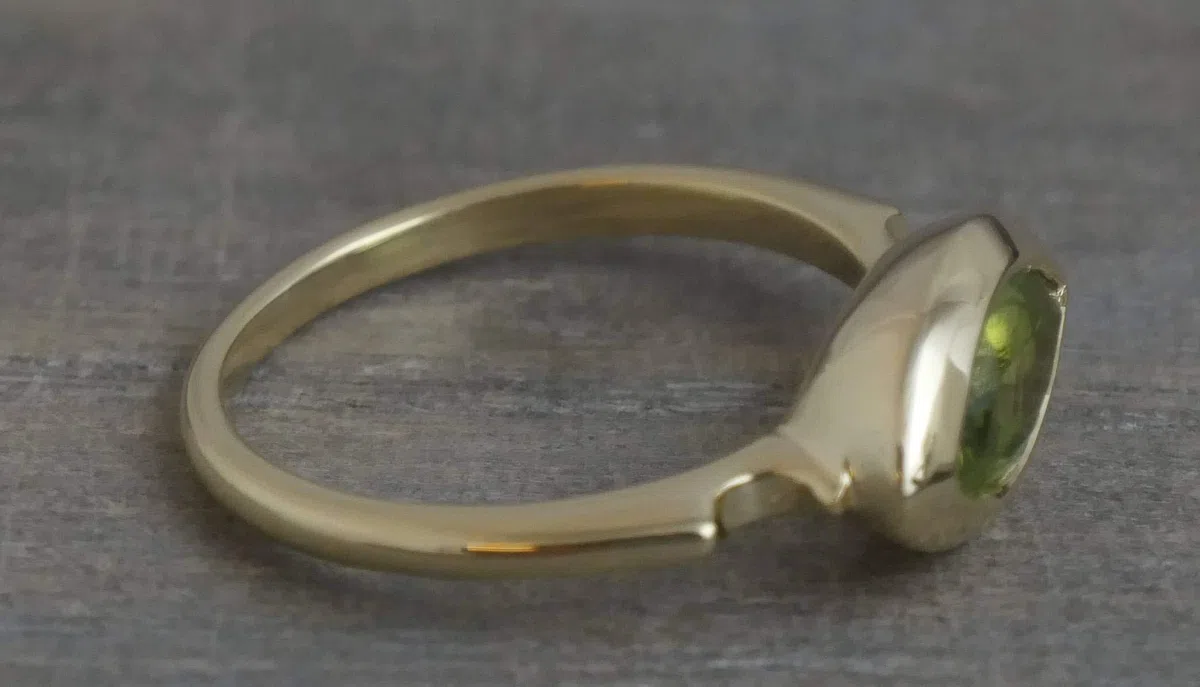 Anillo de Plata de Ley con baño de oro y Peridoto Marquesa