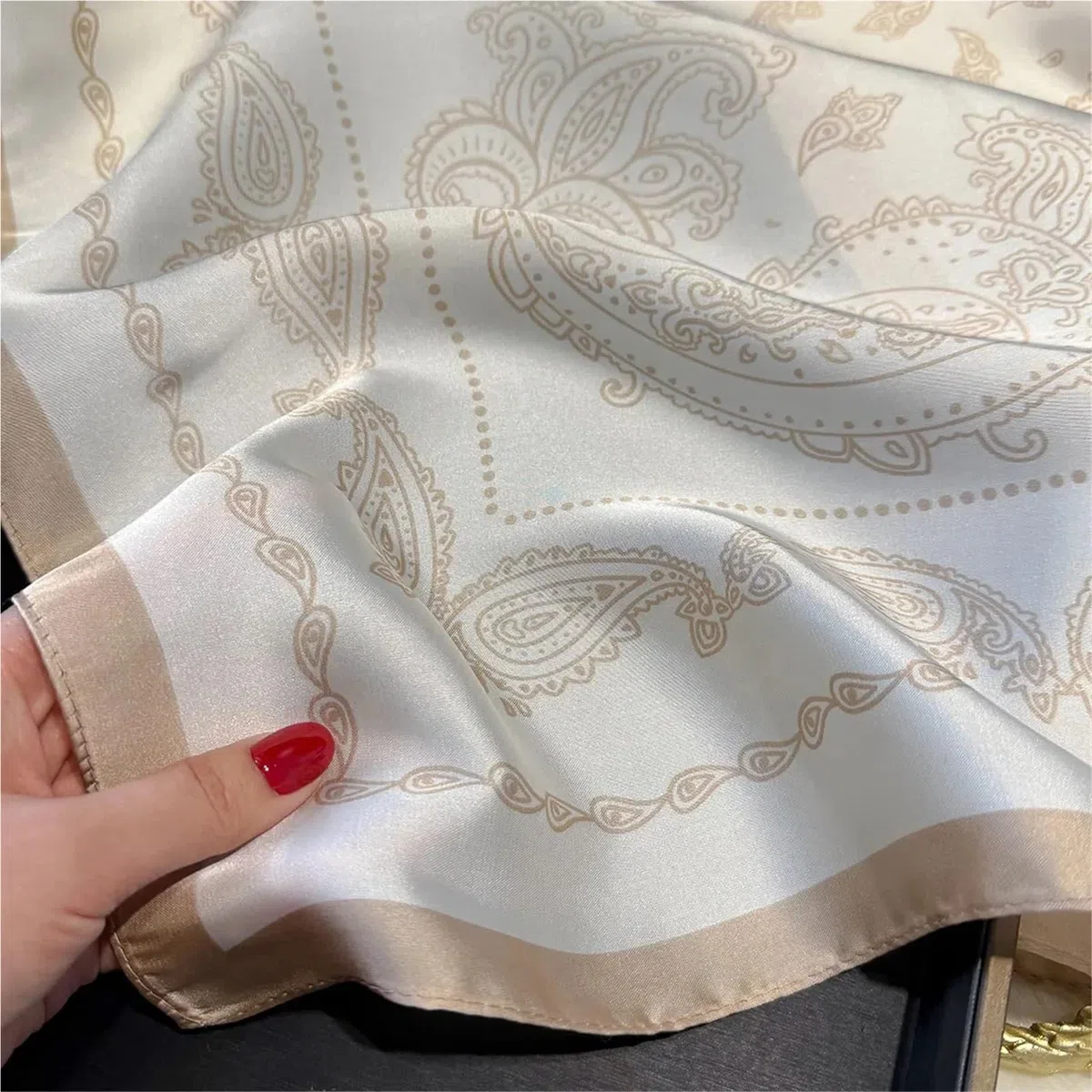 Pañuelo de satén, Bufandas de moda for mujer, 1 unidad, 70 x 70 cm, bufanda de seda con estampado cuadrado, chal decorativo, bandana for el cuello